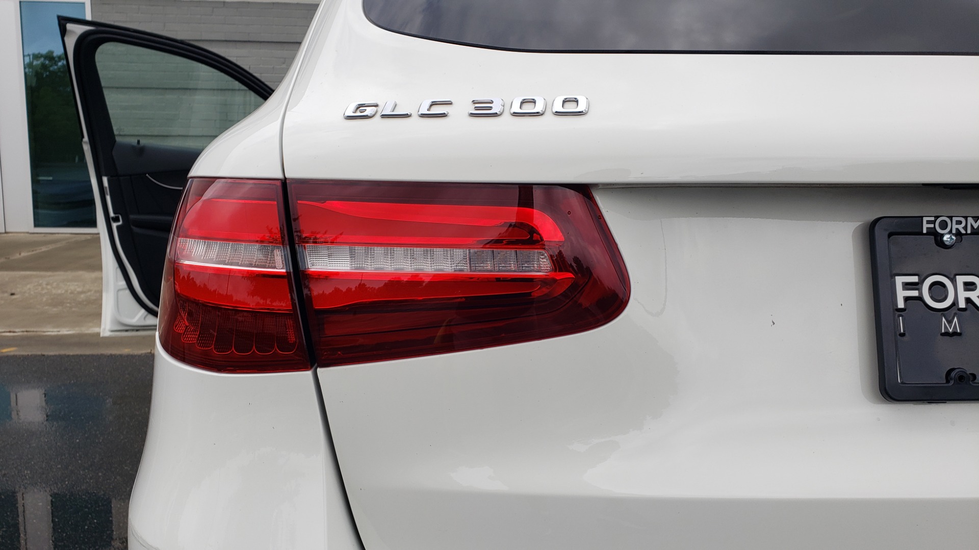 Used 2018 Mercedes-Benz GLC 300 4MATIC PREMIUM / NAV / BURMESTER SND / PANO-ROOF / REARVIEW for sale Sold at Formula Imports in Charlotte NC 28227 28