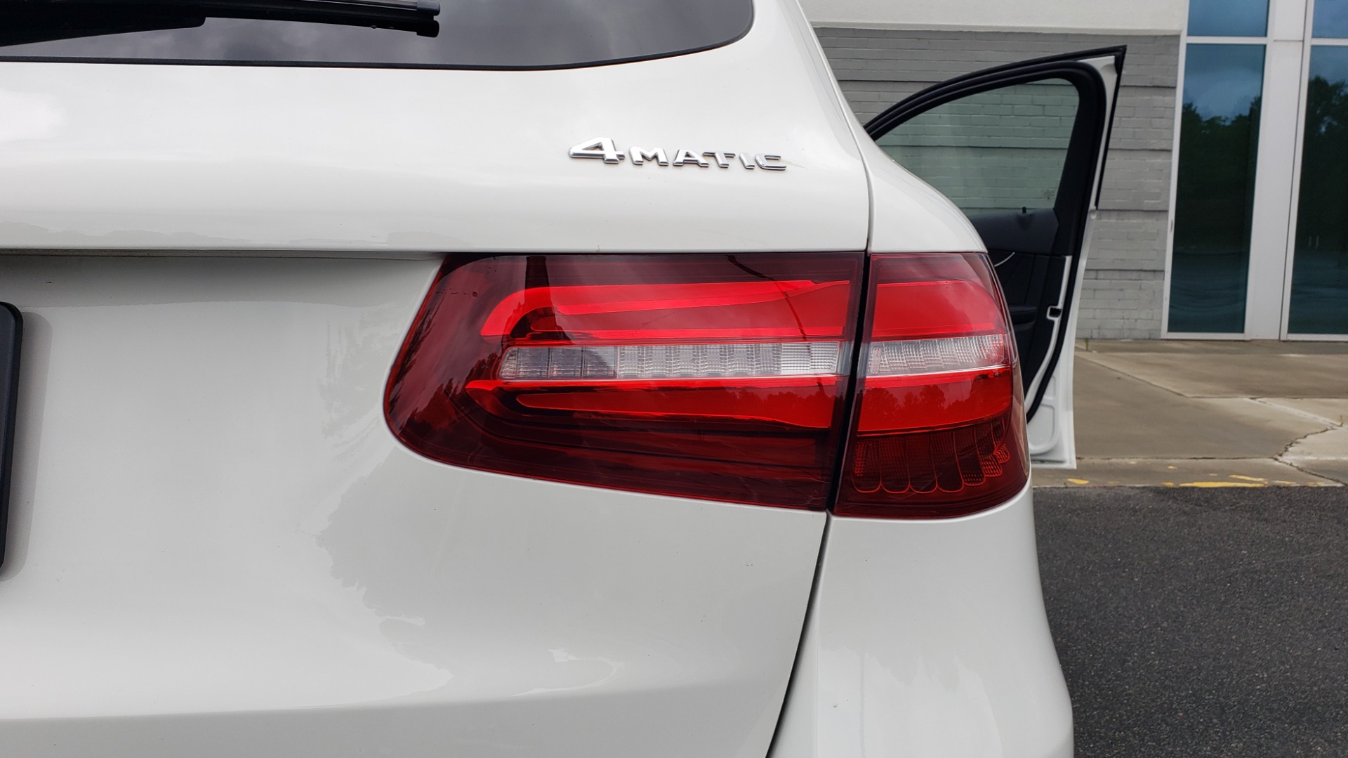 Used 2018 Mercedes-Benz GLC 300 4MATIC PREMIUM / NAV / BURMESTER SND / PANO-ROOF / REARVIEW for sale Sold at Formula Imports in Charlotte NC 28227 29