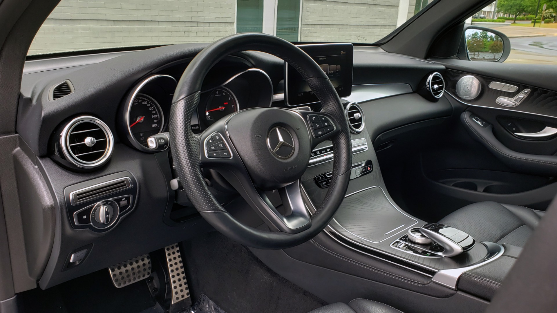 Used 2018 Mercedes-Benz GLC 300 4MATIC PREMIUM / NAV / BURMESTER SND / PANO-ROOF / REARVIEW for sale Sold at Formula Imports in Charlotte NC 28227 37