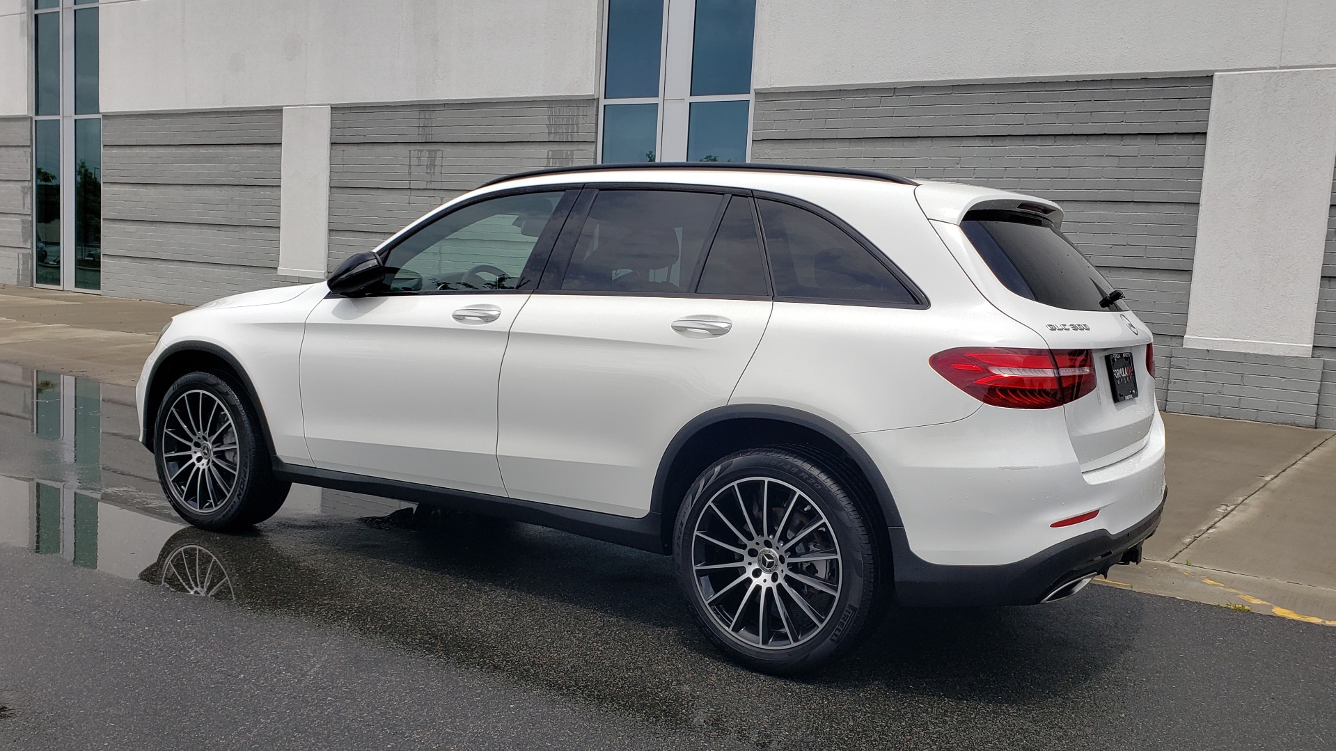 Used 2018 Mercedes-Benz GLC 300 4MATIC PREMIUM / NAV / BURMESTER SND / PANO-ROOF / REARVIEW for sale Sold at Formula Imports in Charlotte NC 28227 5