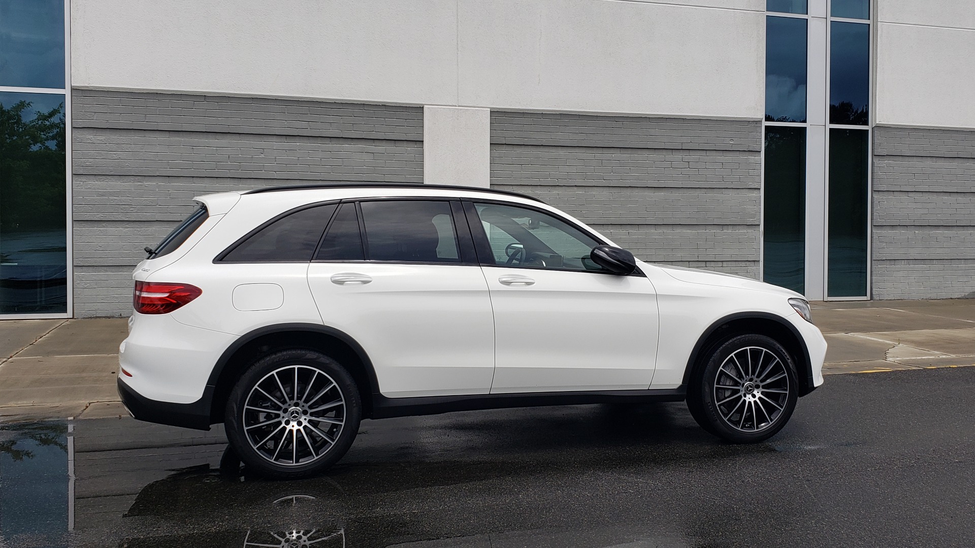 Used 2018 Mercedes-Benz GLC 300 4MATIC PREMIUM / NAV / BURMESTER SND / PANO-ROOF / REARVIEW for sale Sold at Formula Imports in Charlotte NC 28227 7