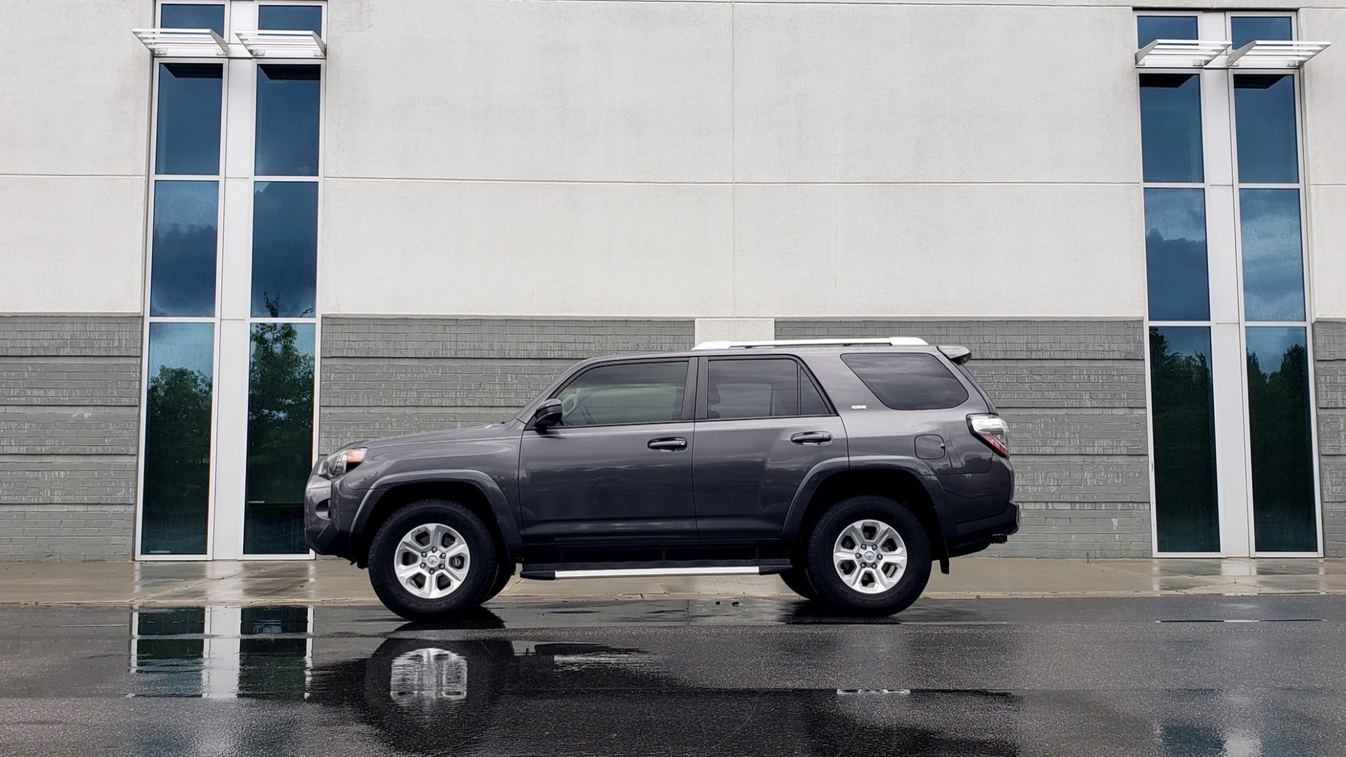 Used 2016 Toyota 4RUNNER 4X4 SR5 V6 / ENTUNE PREMIUM AUDIO W/NAVIGATION for sale Sold at Formula Imports in Charlotte NC 28227 5