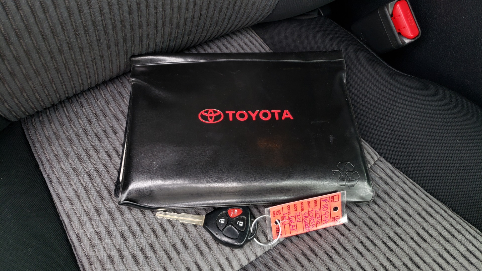 Used 2016 Toyota 4RUNNER 4X4 SR5 V6 / ENTUNE PREMIUM AUDIO W/NAVIGATION for sale Sold at Formula Imports in Charlotte NC 28227 95