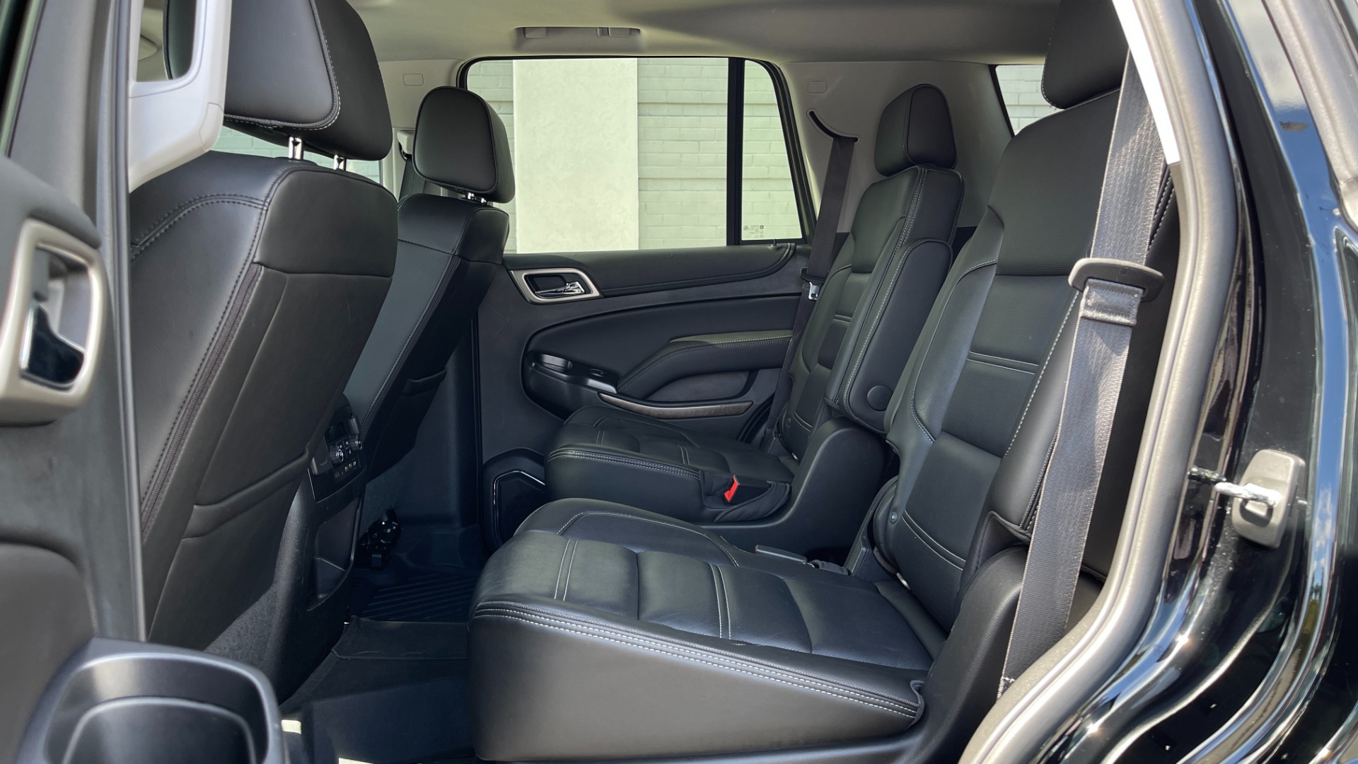 Used 2019 GMC Yukon DENALI / ULTIMATE PACKAGE / DVD / 4X4 / ADAPTIVE CRUISE / SUNROOF for sale $58,295 at Formula Imports in Charlotte NC 28227 19