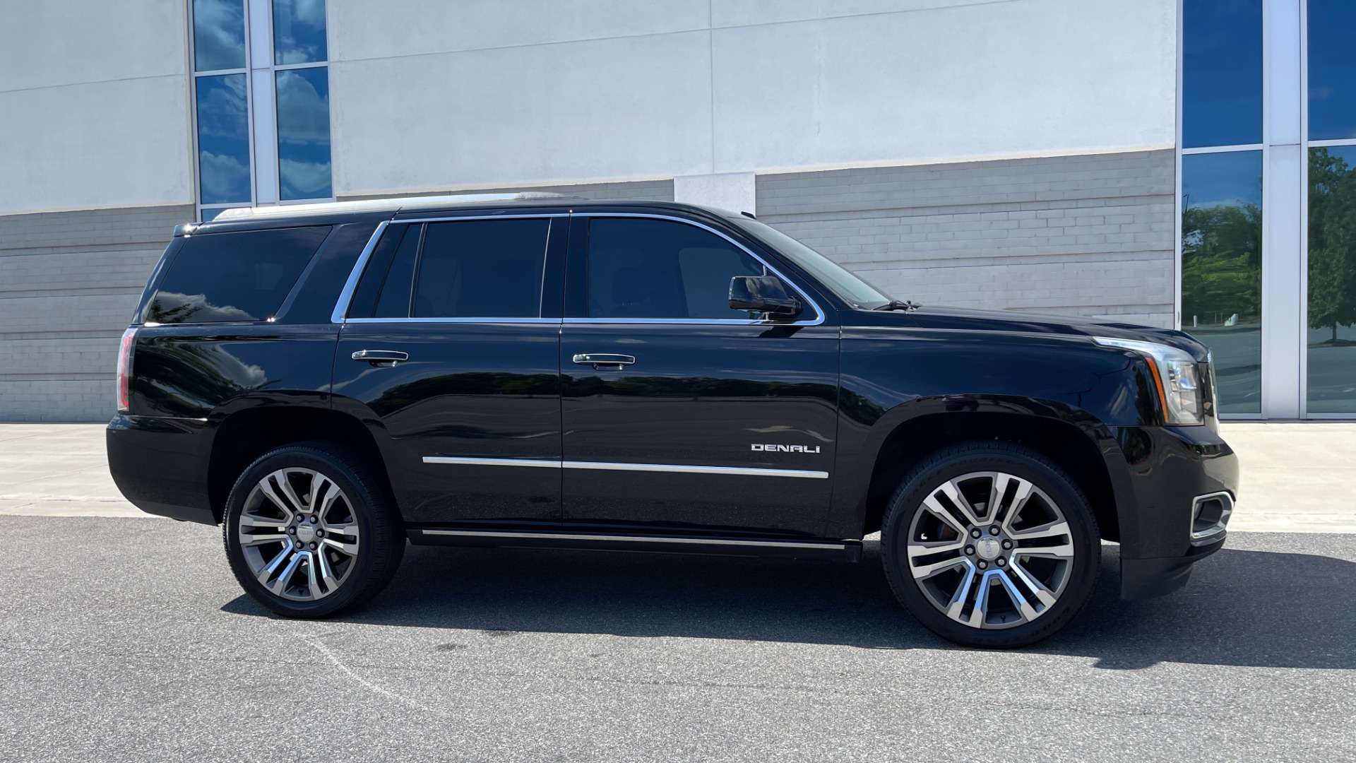 Used 2019 GMC Yukon DENALI / ULTIMATE PACKAGE / DVD / 4X4 / ADAPTIVE CRUISE / SUNROOF for sale $58,295 at Formula Imports in Charlotte NC 28227 3