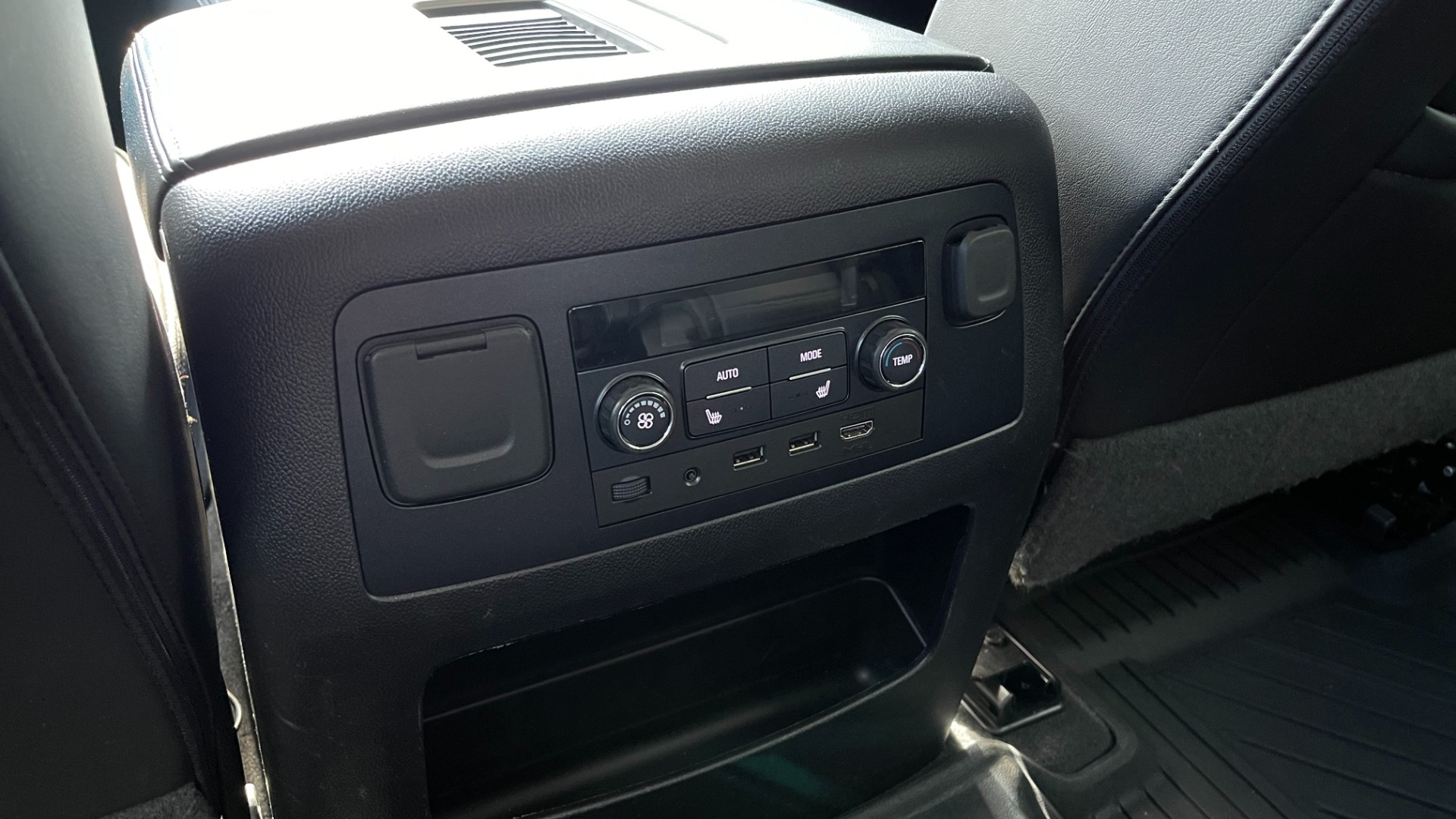 Used 2019 GMC Yukon Denali for sale Sold at Formula Imports in Charlotte NC 28227 30
