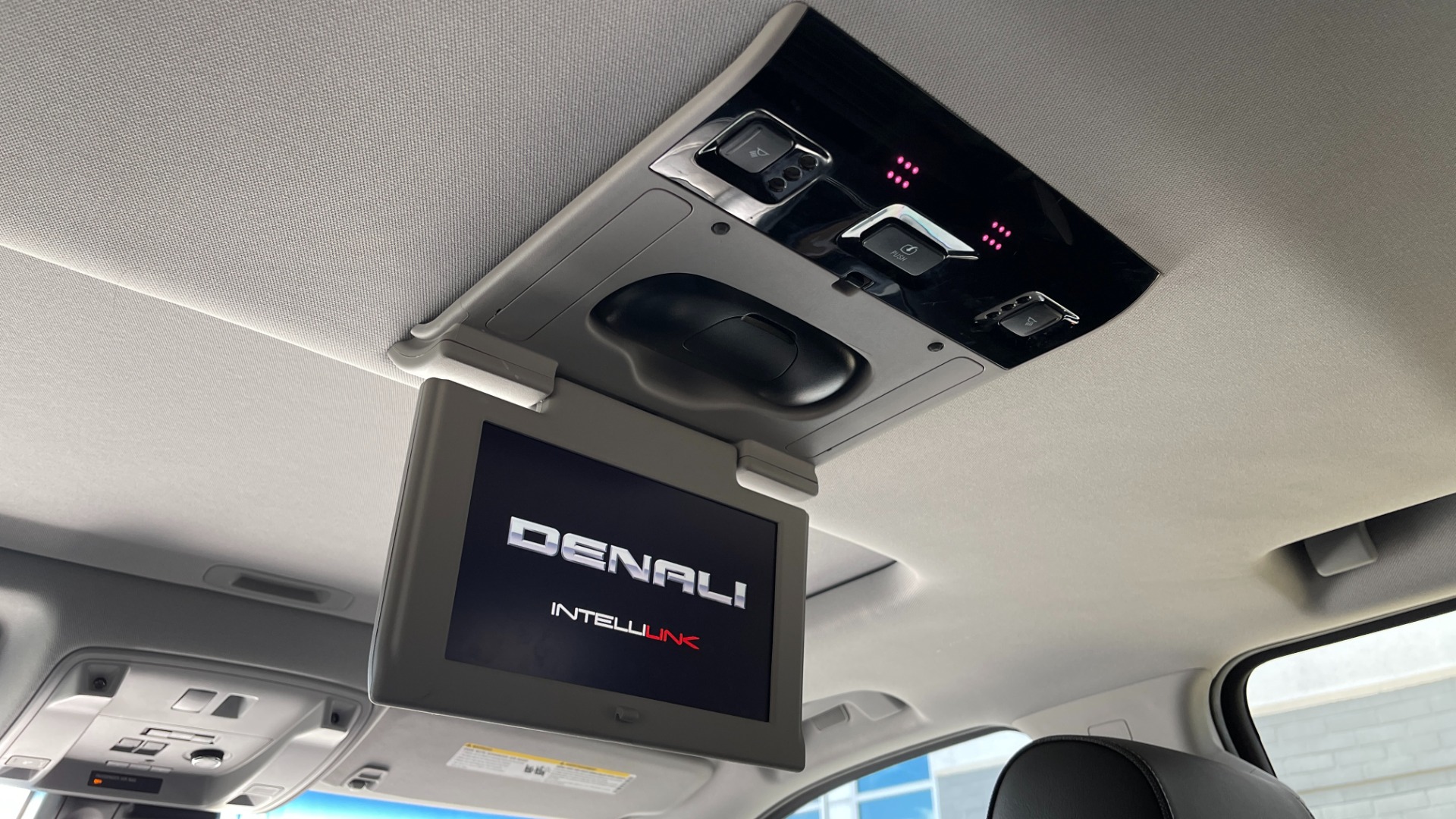 Used 2019 GMC Yukon Denali for sale Sold at Formula Imports in Charlotte NC 28227 32