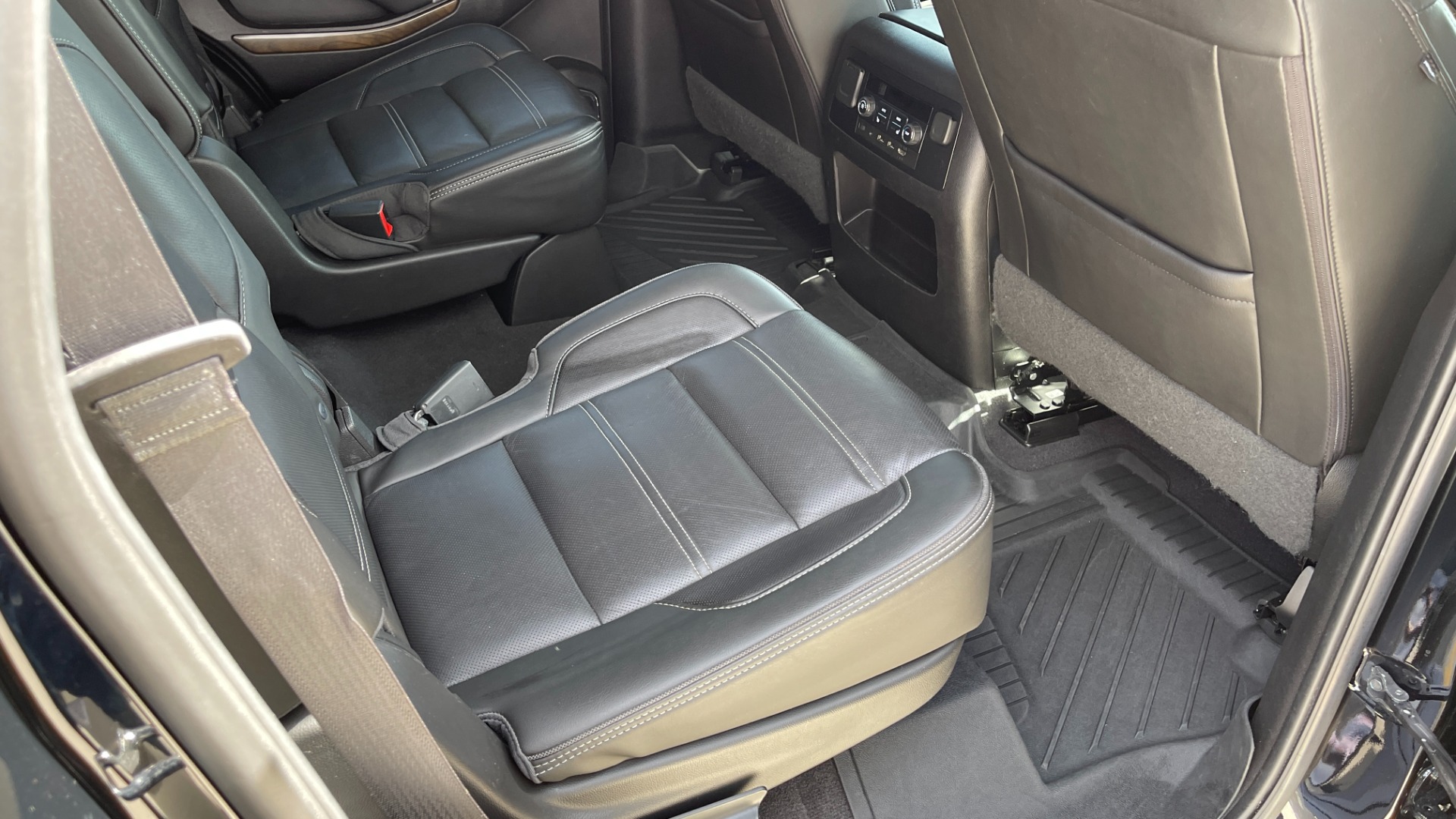 Used 2019 GMC Yukon Denali for sale Sold at Formula Imports in Charlotte NC 28227 38
