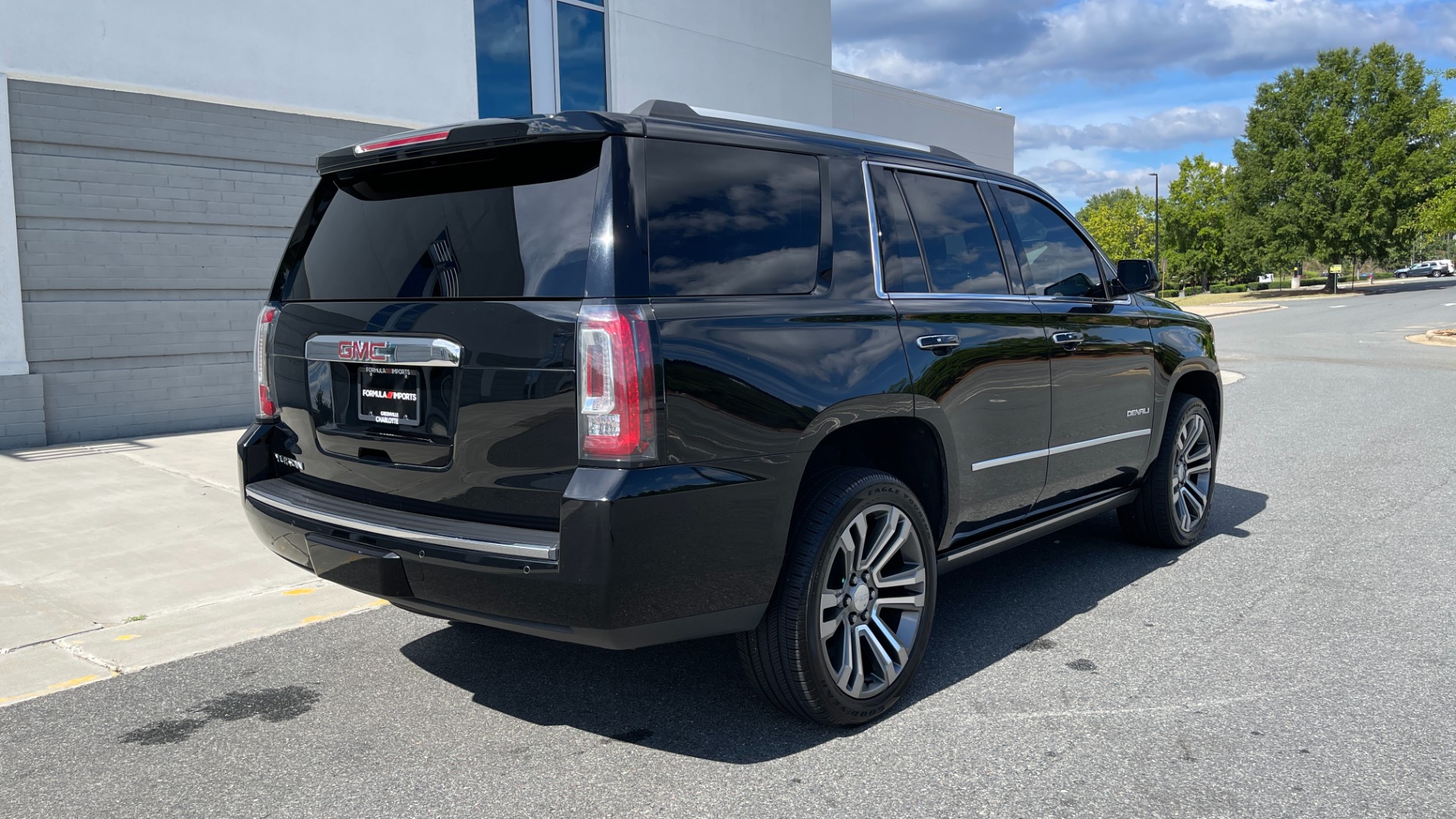 Used 2019 GMC Yukon DENALI / ULTIMATE PACKAGE / DVD / 4X4 / ADAPTIVE CRUISE / SUNROOF for sale $58,295 at Formula Imports in Charlotte NC 28227 4