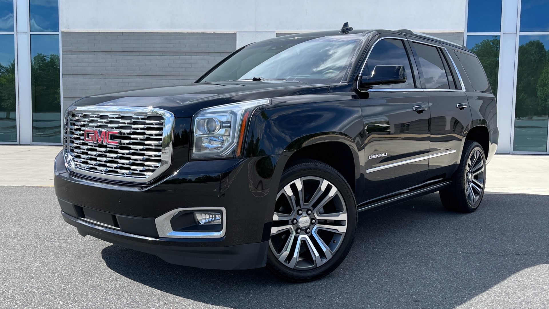 Used 2019 GMC Yukon Denali for sale Sold at Formula Imports in Charlotte NC 28227 44