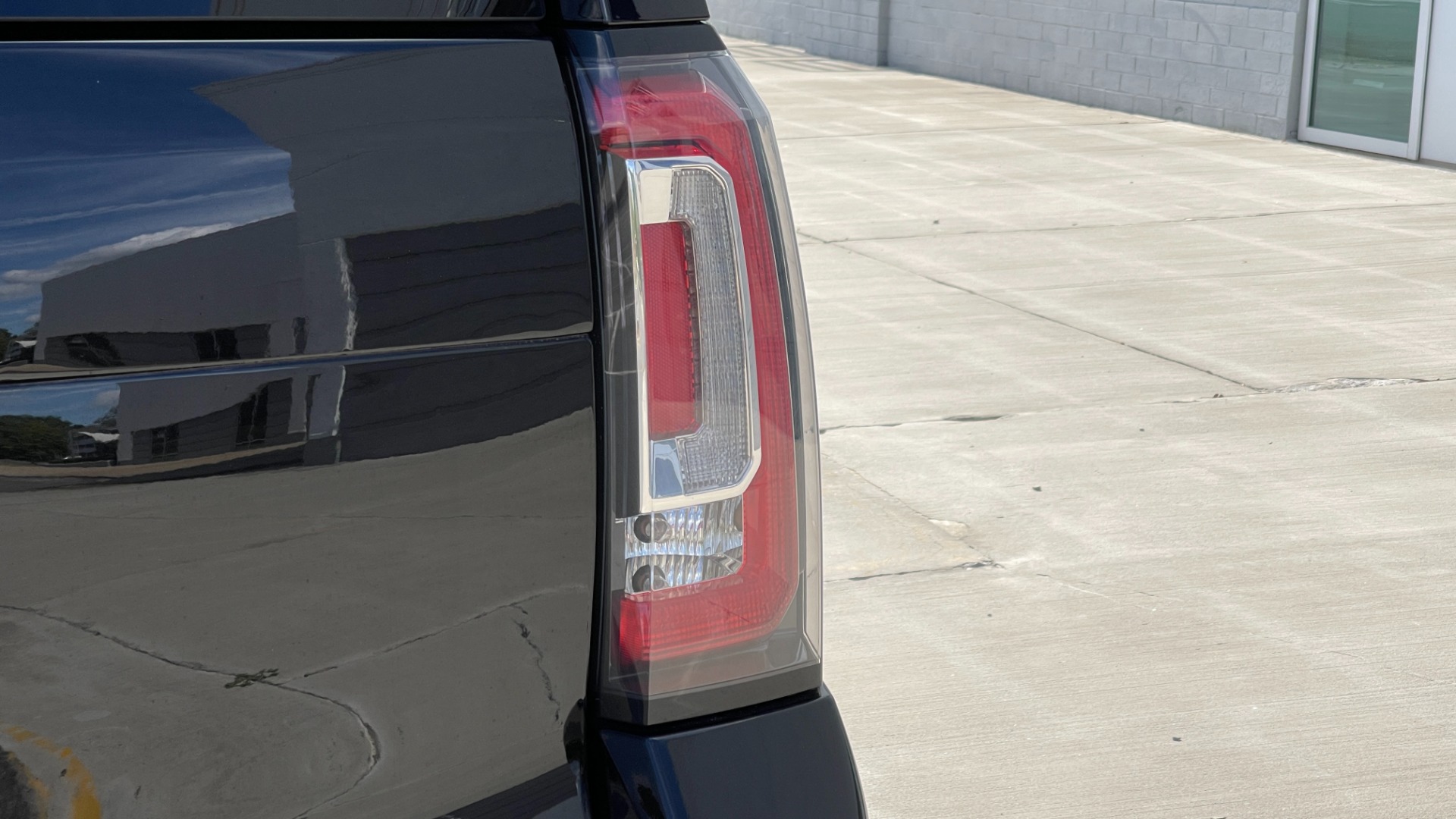 Used 2019 GMC Yukon DENALI / ULTIMATE PACKAGE / DVD / 4X4 / ADAPTIVE CRUISE / SUNROOF for sale $58,295 at Formula Imports in Charlotte NC 28227 47