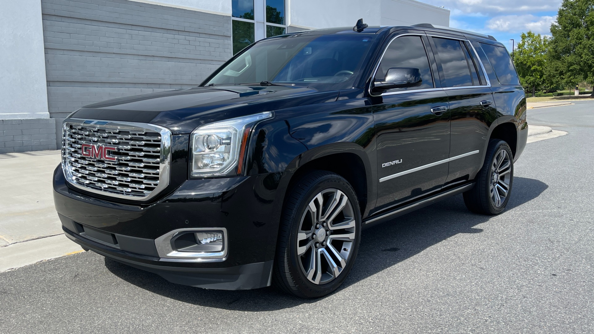 Used 2019 GMC Yukon DENALI / ULTIMATE PACKAGE / DVD / 4X4 / ADAPTIVE CRUISE / SUNROOF for sale $58,295 at Formula Imports in Charlotte NC 28227 5