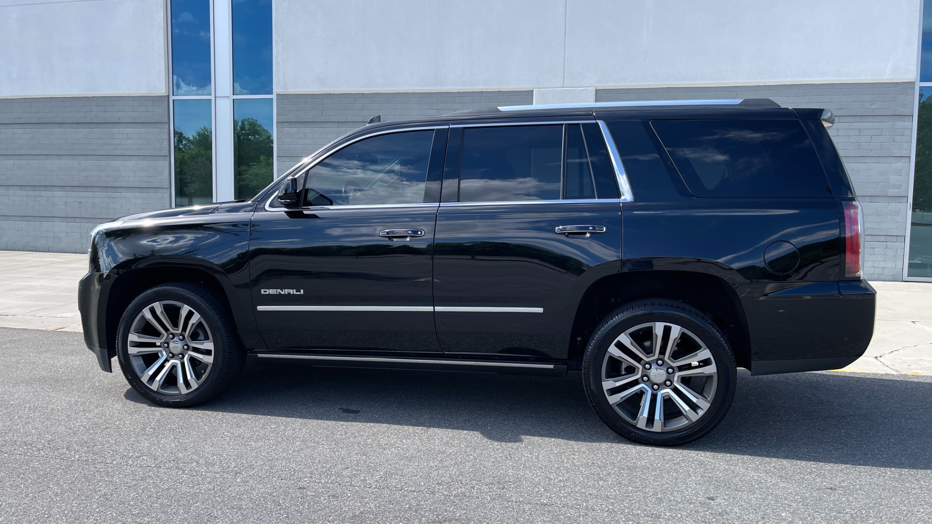Used 2019 GMC Yukon Denali for sale Sold at Formula Imports in Charlotte NC 28227 6