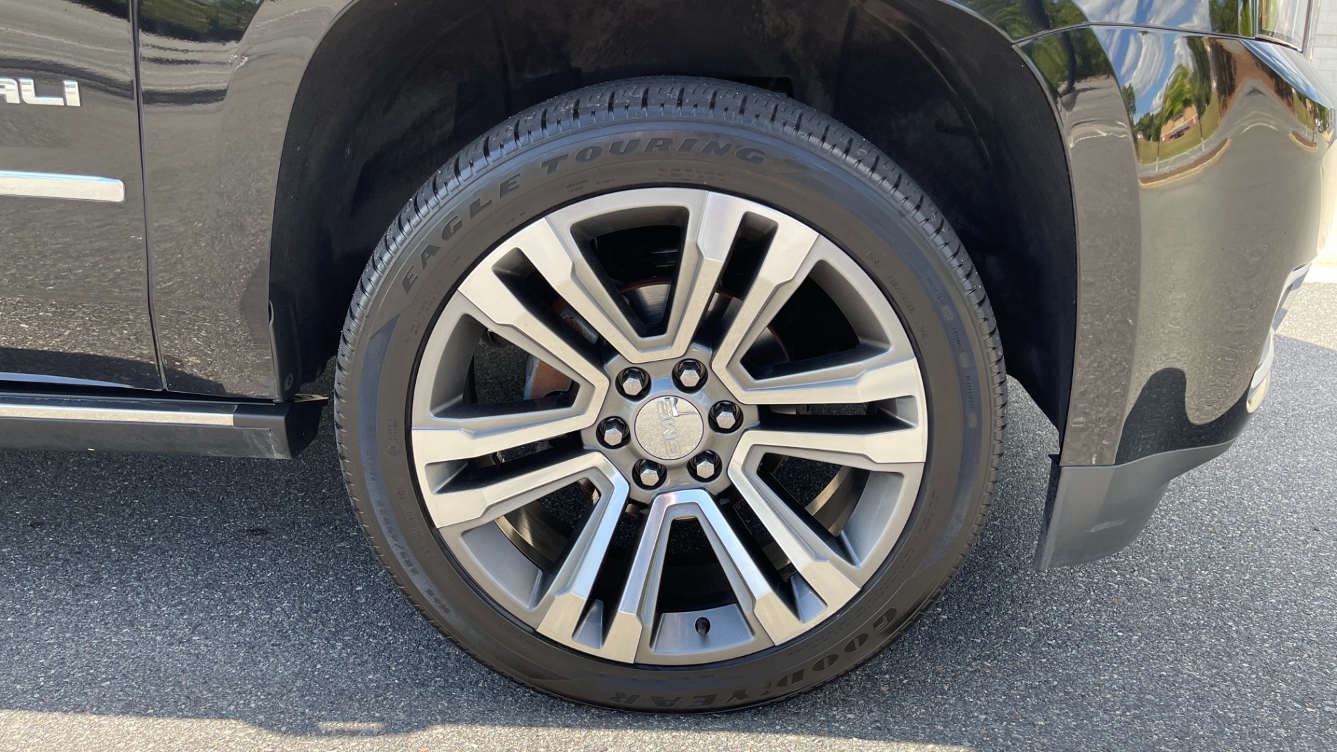 Used 2019 GMC Yukon Denali for sale Sold at Formula Imports in Charlotte NC 28227 67