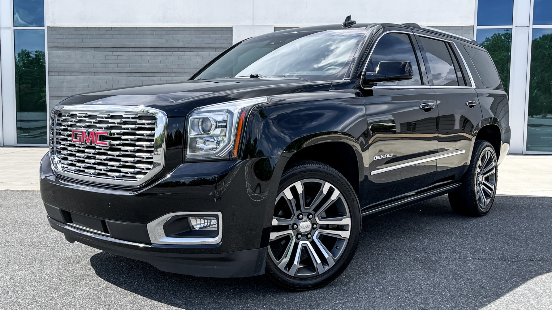 Used 2019 GMC Yukon DENALI / ULTIMATE PACKAGE / DVD / 4X4 / ADAPTIVE CRUISE / SUNROOF for sale $58,295 at Formula Imports in Charlotte NC 28227 1