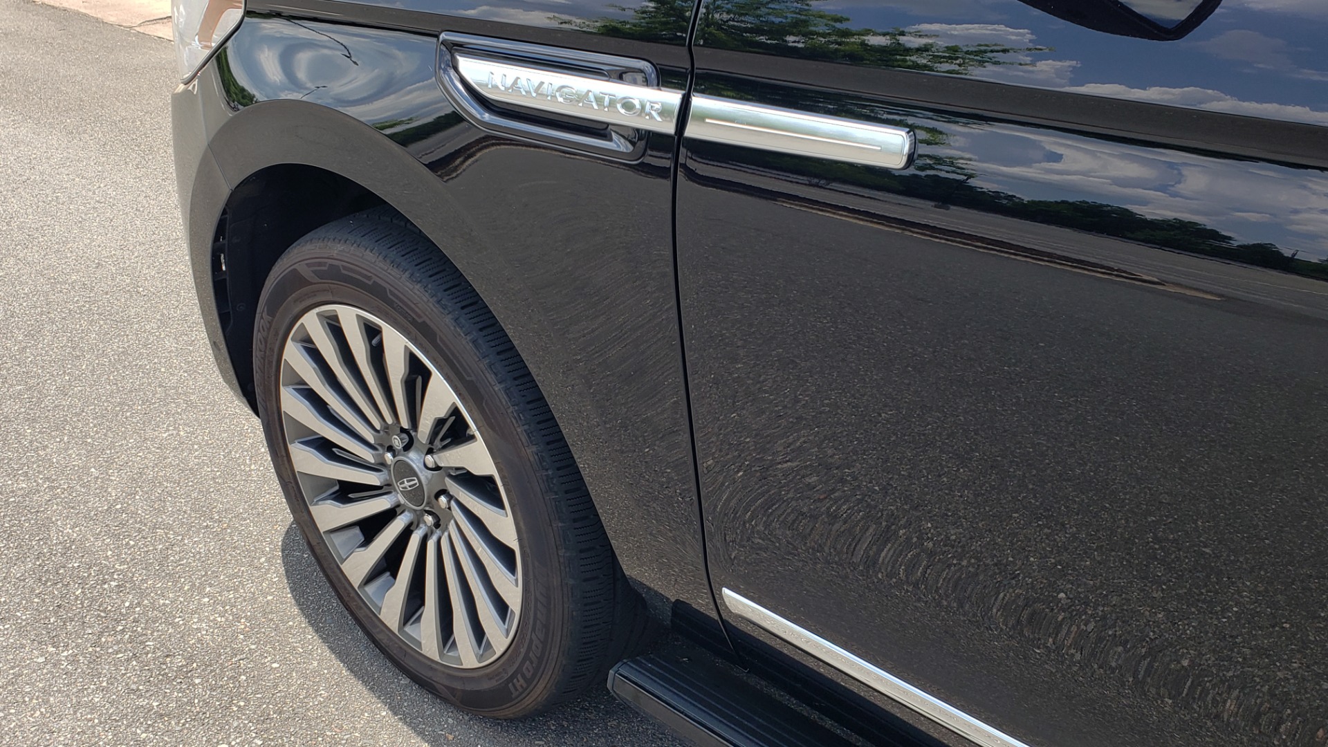 Used 2019 Lincoln NAVIGATOR RESERVE 4X4 / NAV / PANO-ROOF / REVEL ULTIMA AUDIO / 3-ROW / REARVIEW for sale Sold at Formula Imports in Charlotte NC 28227 10