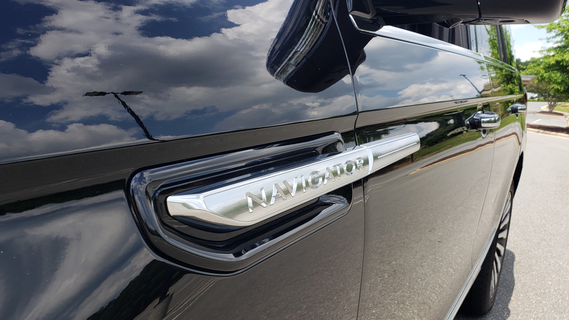 Used 2019 Lincoln NAVIGATOR RESERVE 4X4 / NAV / PANO-ROOF / REVEL ULTIMA AUDIO / 3-ROW / REARVIEW for sale Sold at Formula Imports in Charlotte NC 28227 11