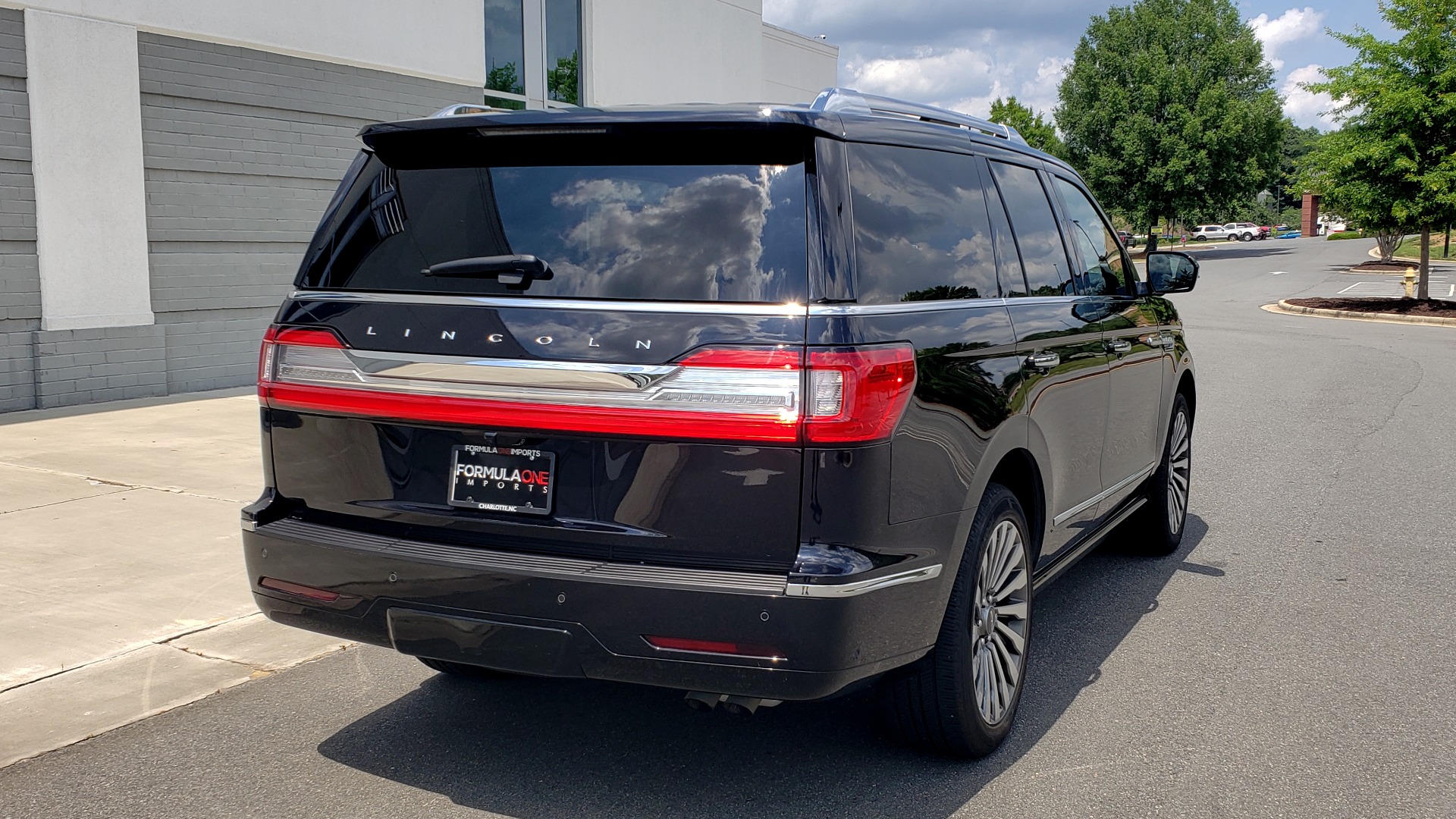 Used 2019 Lincoln NAVIGATOR RESERVE 4X4 / NAV / PANO-ROOF / REVEL ULTIMA AUDIO / 3-ROW / REARVIEW for sale Sold at Formula Imports in Charlotte NC 28227 2