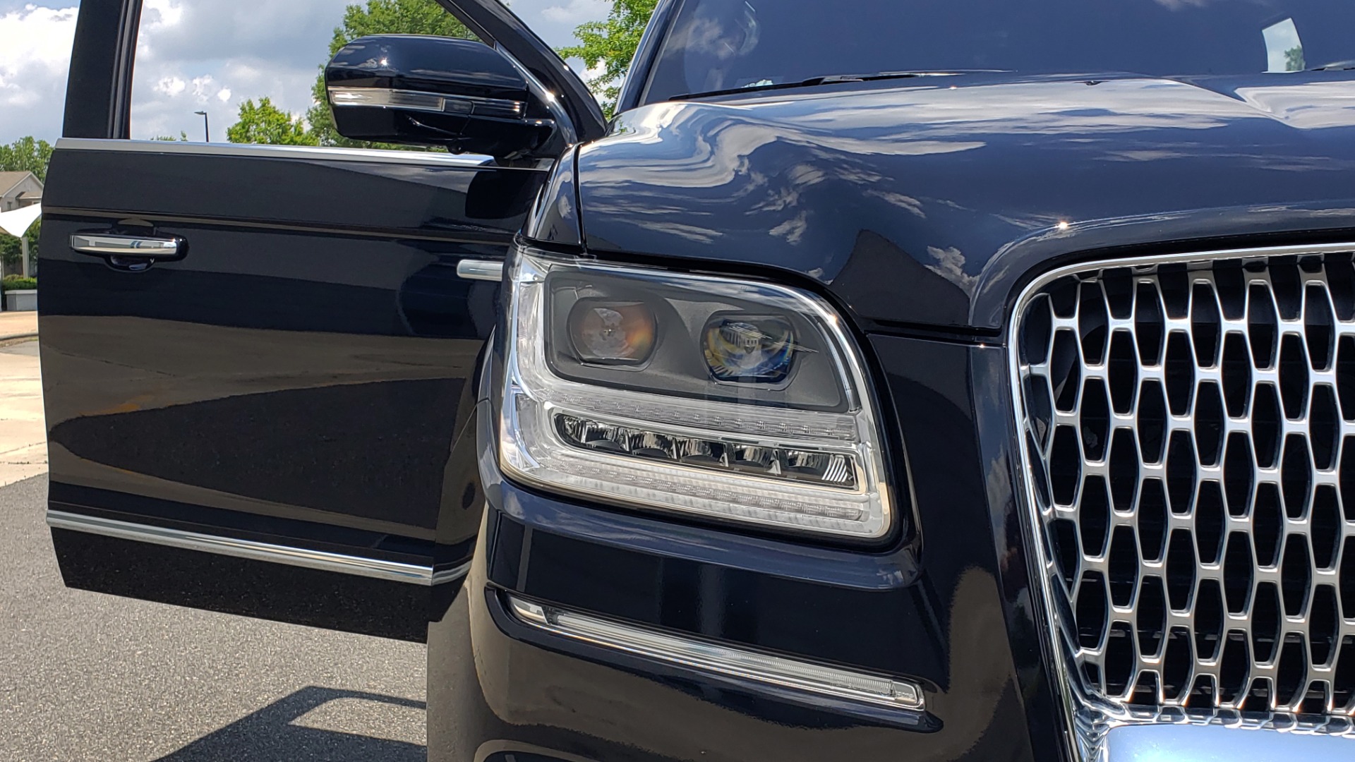 Used 2019 Lincoln NAVIGATOR RESERVE 4X4 / NAV / PANO-ROOF / REVEL ULTIMA AUDIO / 3-ROW / REARVIEW for sale Sold at Formula Imports in Charlotte NC 28227 28