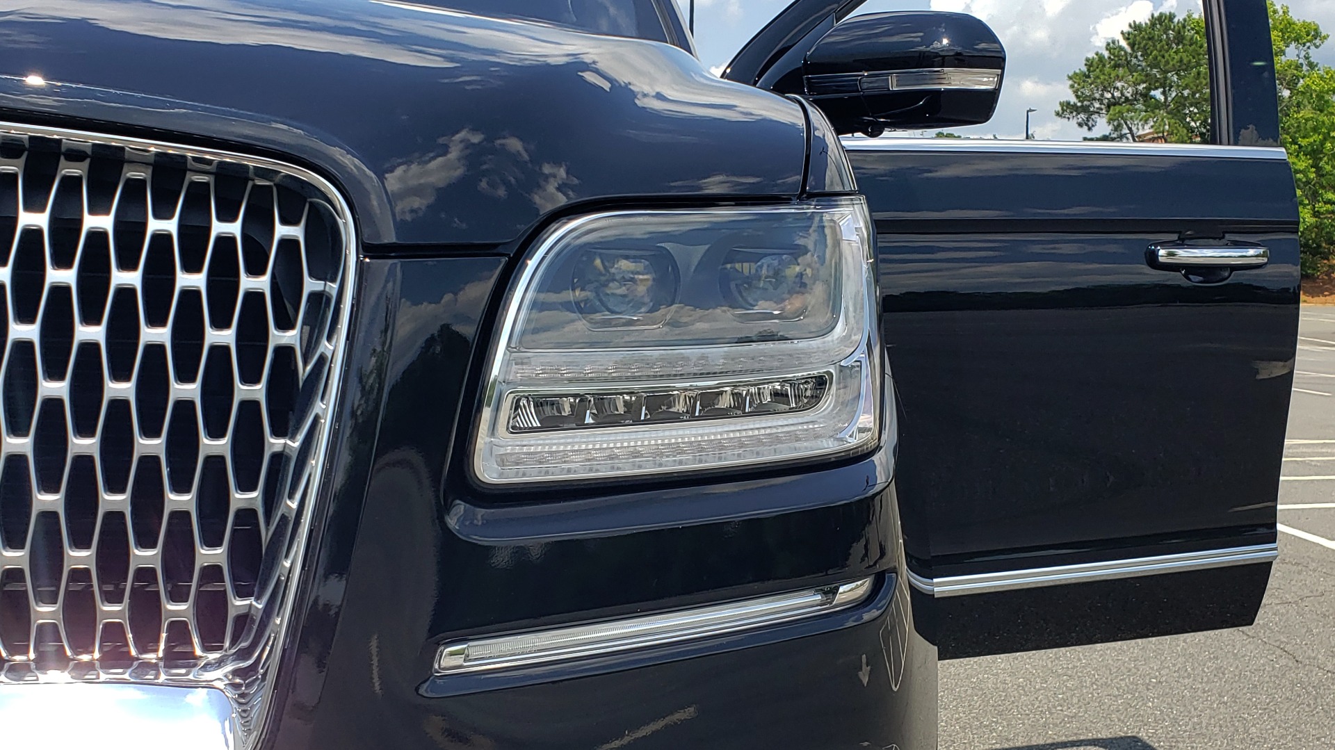 Used 2019 Lincoln NAVIGATOR RESERVE 4X4 / NAV / PANO-ROOF / REVEL ULTIMA AUDIO / 3-ROW / REARVIEW for sale Sold at Formula Imports in Charlotte NC 28227 29