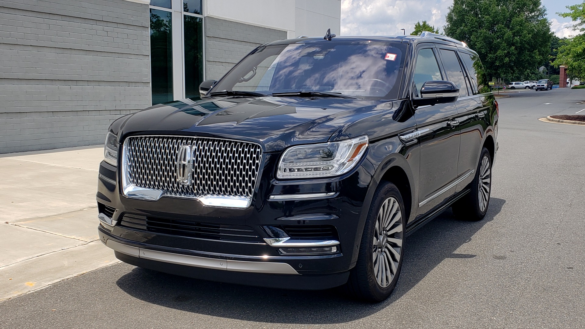 Used 2019 Lincoln NAVIGATOR RESERVE 4X4 / NAV / PANO-ROOF / REVEL ULTIMA AUDIO / 3-ROW / REARVIEW for sale Sold at Formula Imports in Charlotte NC 28227 3