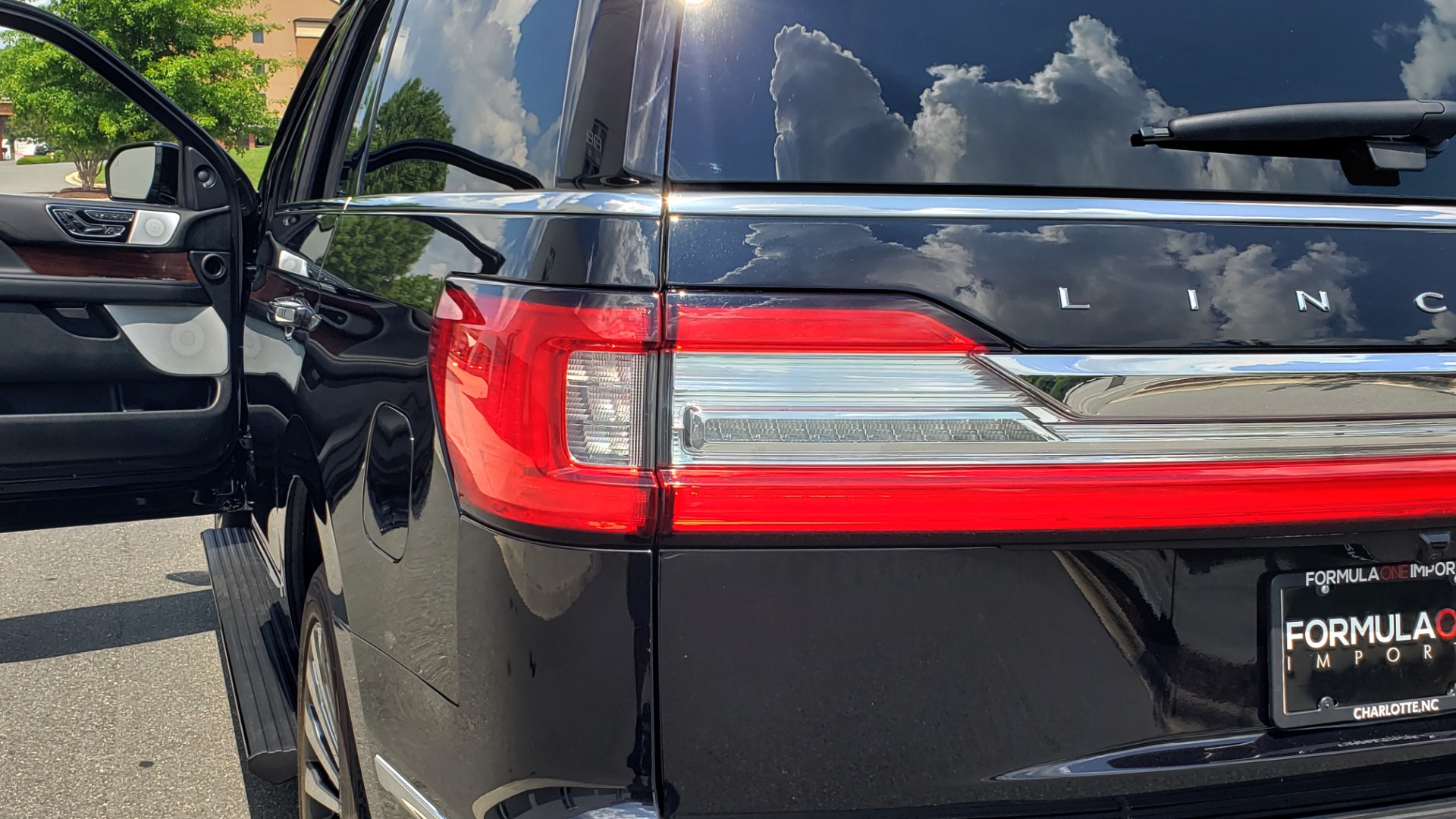 Used 2019 Lincoln NAVIGATOR RESERVE 4X4 / NAV / PANO-ROOF / REVEL ULTIMA AUDIO / 3-ROW / REARVIEW for sale Sold at Formula Imports in Charlotte NC 28227 34