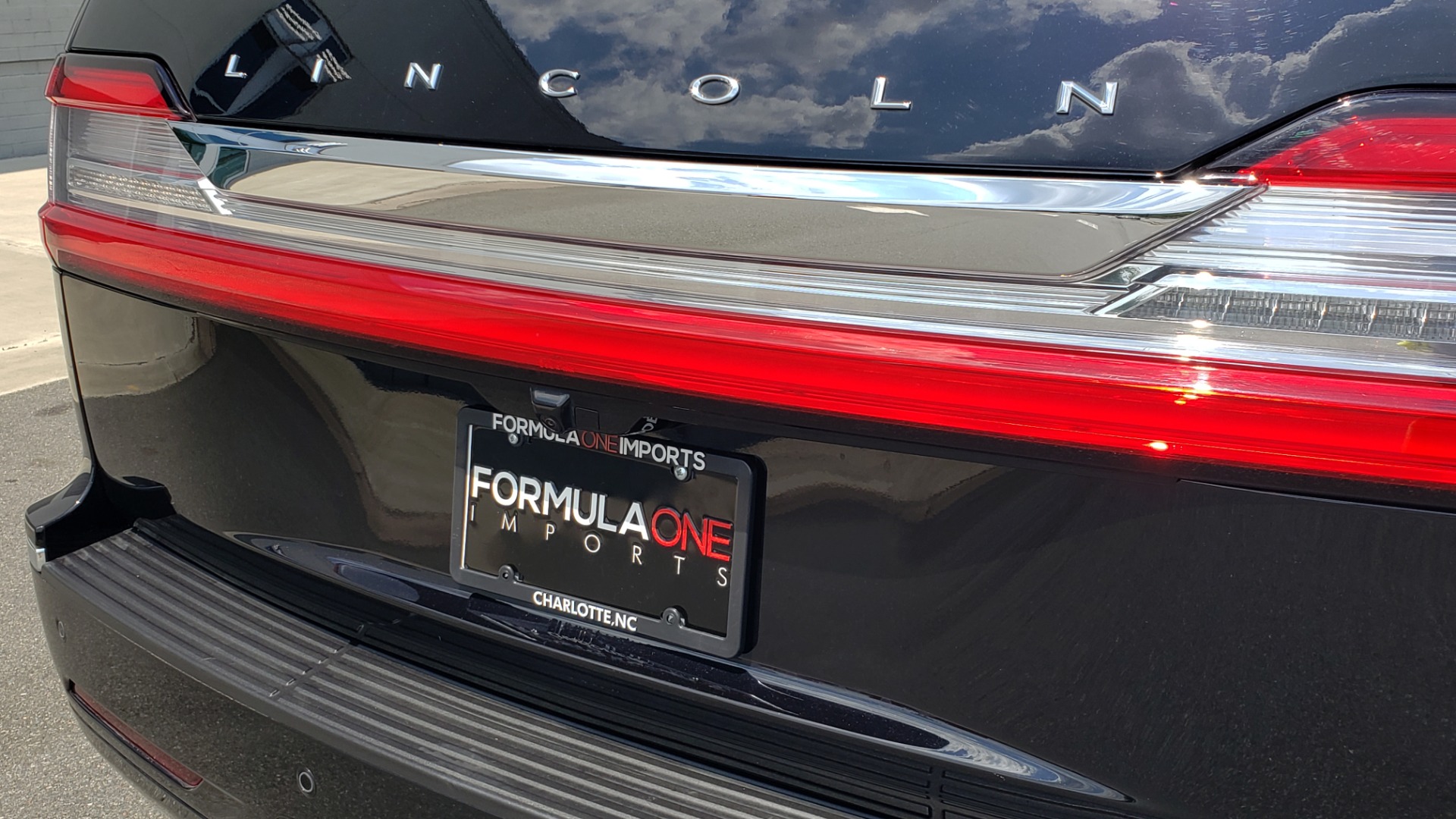 Used 2019 Lincoln NAVIGATOR RESERVE 4X4 / NAV / PANO-ROOF / REVEL ULTIMA AUDIO / 3-ROW / REARVIEW for sale Sold at Formula Imports in Charlotte NC 28227 36