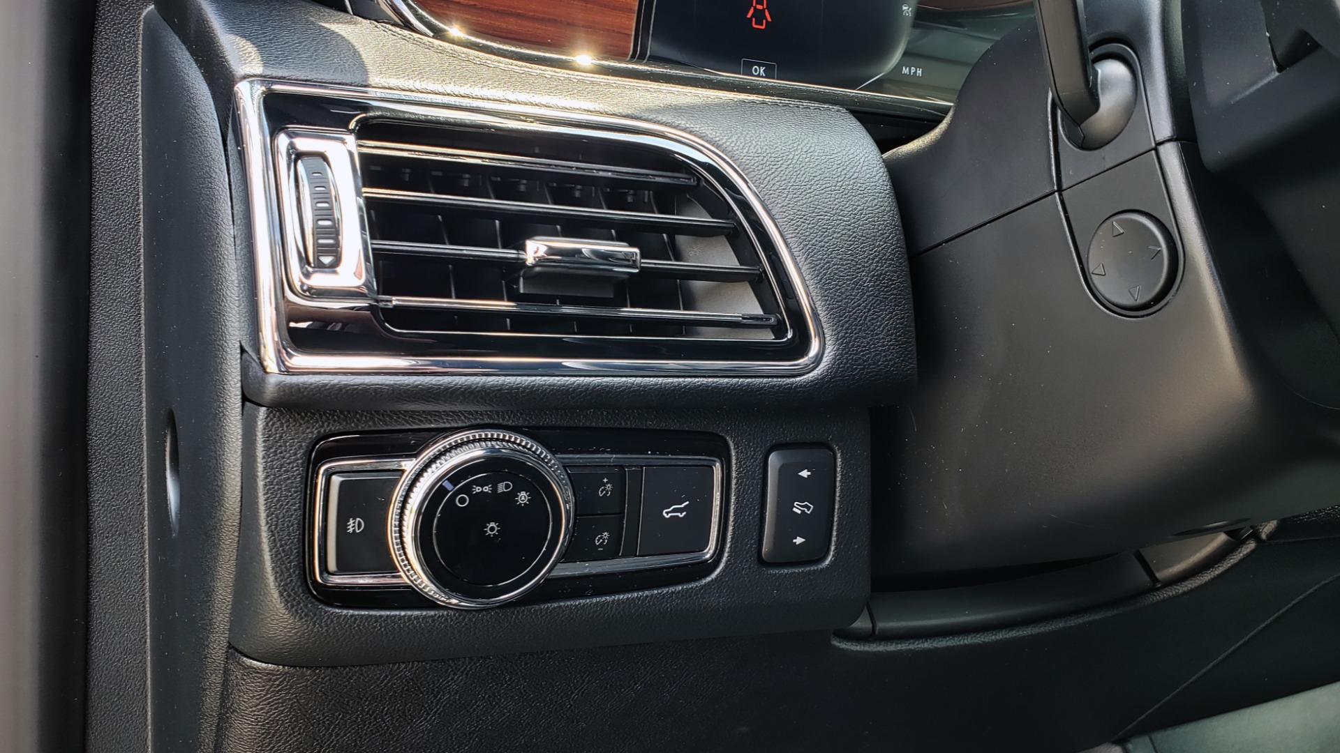 Used 2019 Lincoln NAVIGATOR RESERVE 4X4 / NAV / PANO-ROOF / REVEL ULTIMA AUDIO / 3-ROW / REARVIEW for sale Sold at Formula Imports in Charlotte NC 28227 45