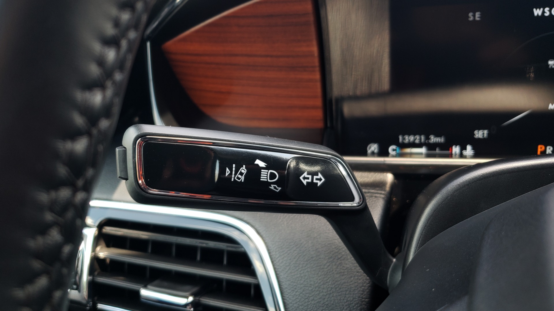 Used 2019 Lincoln NAVIGATOR RESERVE 4X4 / NAV / PANO-ROOF / REVEL ULTIMA AUDIO / 3-ROW / REARVIEW for sale Sold at Formula Imports in Charlotte NC 28227 47