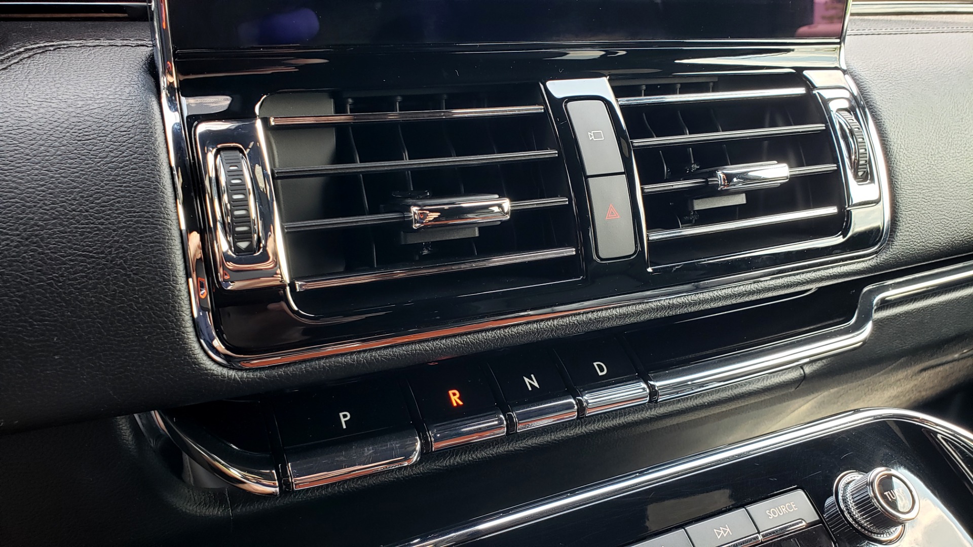 Used 2019 Lincoln NAVIGATOR RESERVE 4X4 / NAV / PANO-ROOF / REVEL ULTIMA AUDIO / 3-ROW / REARVIEW for sale Sold at Formula Imports in Charlotte NC 28227 54