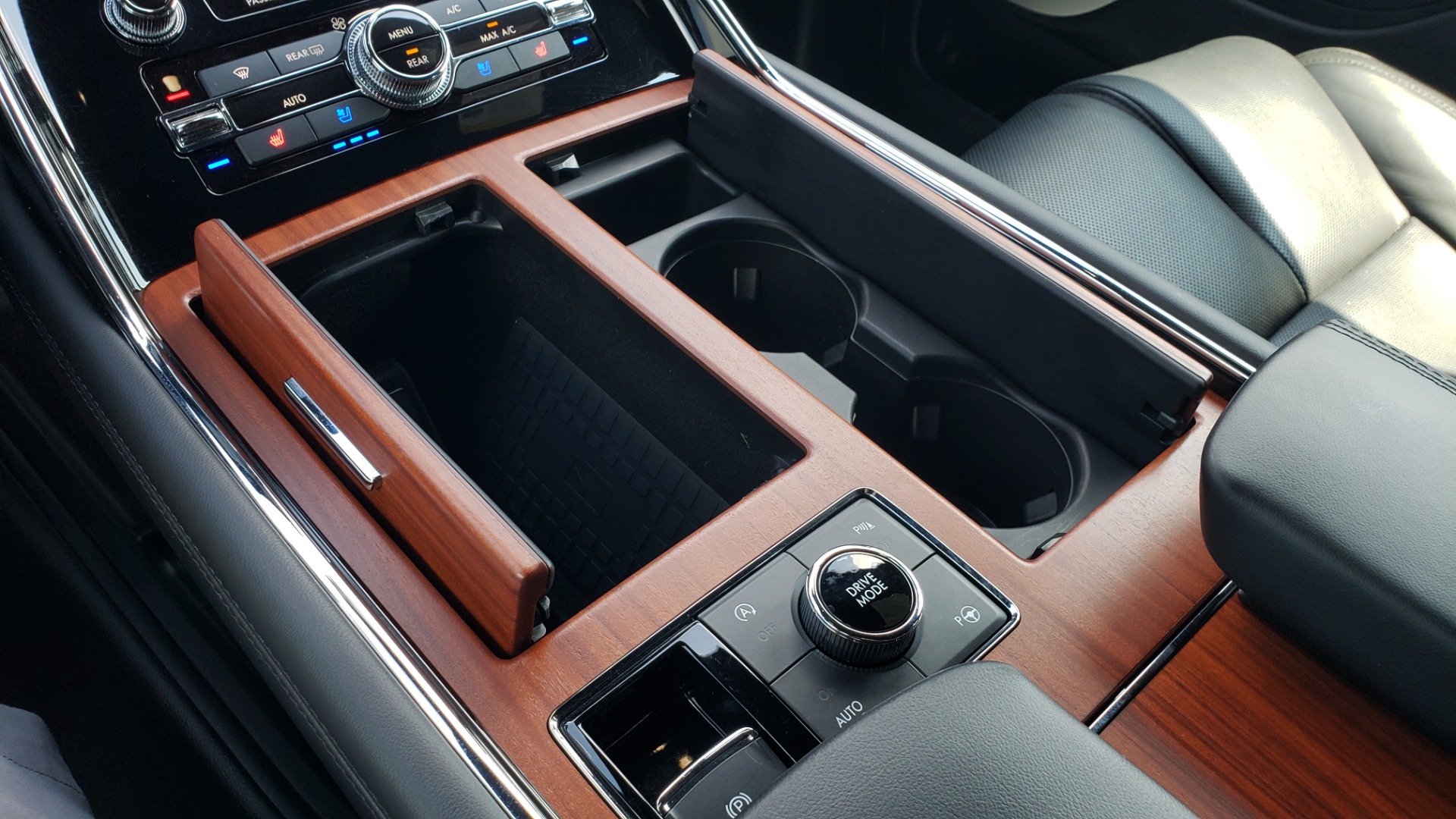 Used 2019 Lincoln NAVIGATOR RESERVE 4X4 / NAV / PANO-ROOF / REVEL ULTIMA AUDIO / 3-ROW / REARVIEW for sale Sold at Formula Imports in Charlotte NC 28227 57