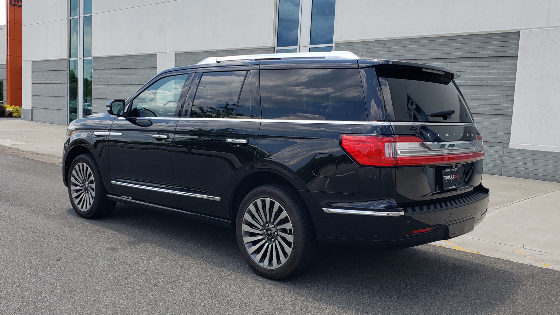 Used 2019 Lincoln NAVIGATOR RESERVE 4X4 / NAV / PANO-ROOF / REVEL ULTIMA AUDIO / 3-ROW / REARVIEW for sale Sold at Formula Imports in Charlotte NC 28227 6