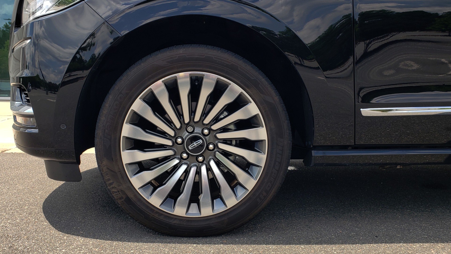 Used 2019 Lincoln NAVIGATOR RESERVE 4X4 / NAV / PANO-ROOF / REVEL ULTIMA AUDIO / 3-ROW / REARVIEW for sale Sold at Formula Imports in Charlotte NC 28227 91