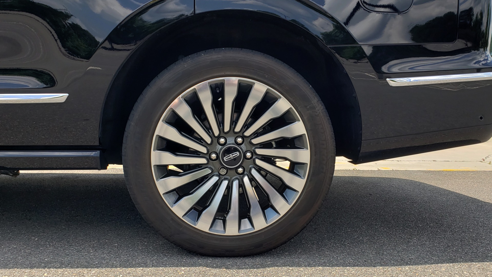 Used 2019 Lincoln NAVIGATOR RESERVE 4X4 / NAV / PANO-ROOF / REVEL ULTIMA AUDIO / 3-ROW / REARVIEW for sale Sold at Formula Imports in Charlotte NC 28227 92