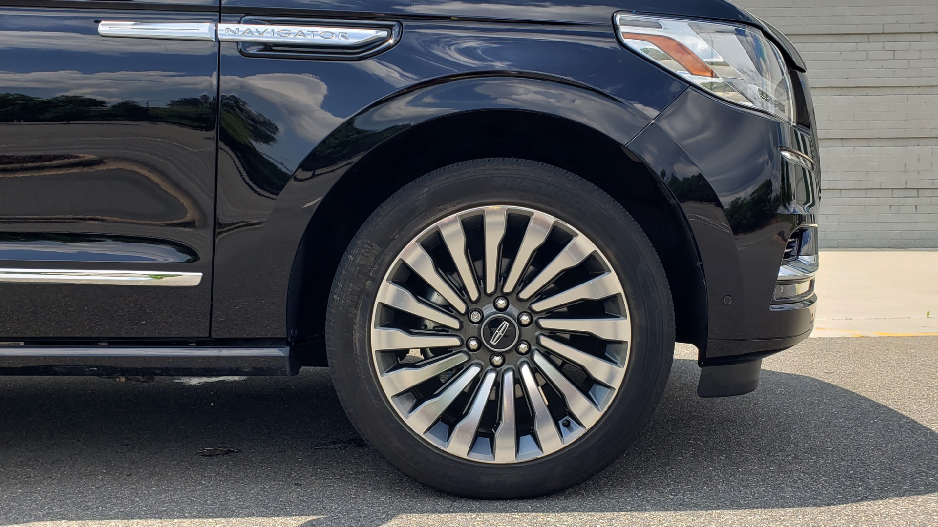 Used 2019 Lincoln NAVIGATOR RESERVE 4X4 / NAV / PANO-ROOF / REVEL ULTIMA AUDIO / 3-ROW / REARVIEW for sale Sold at Formula Imports in Charlotte NC 28227 94
