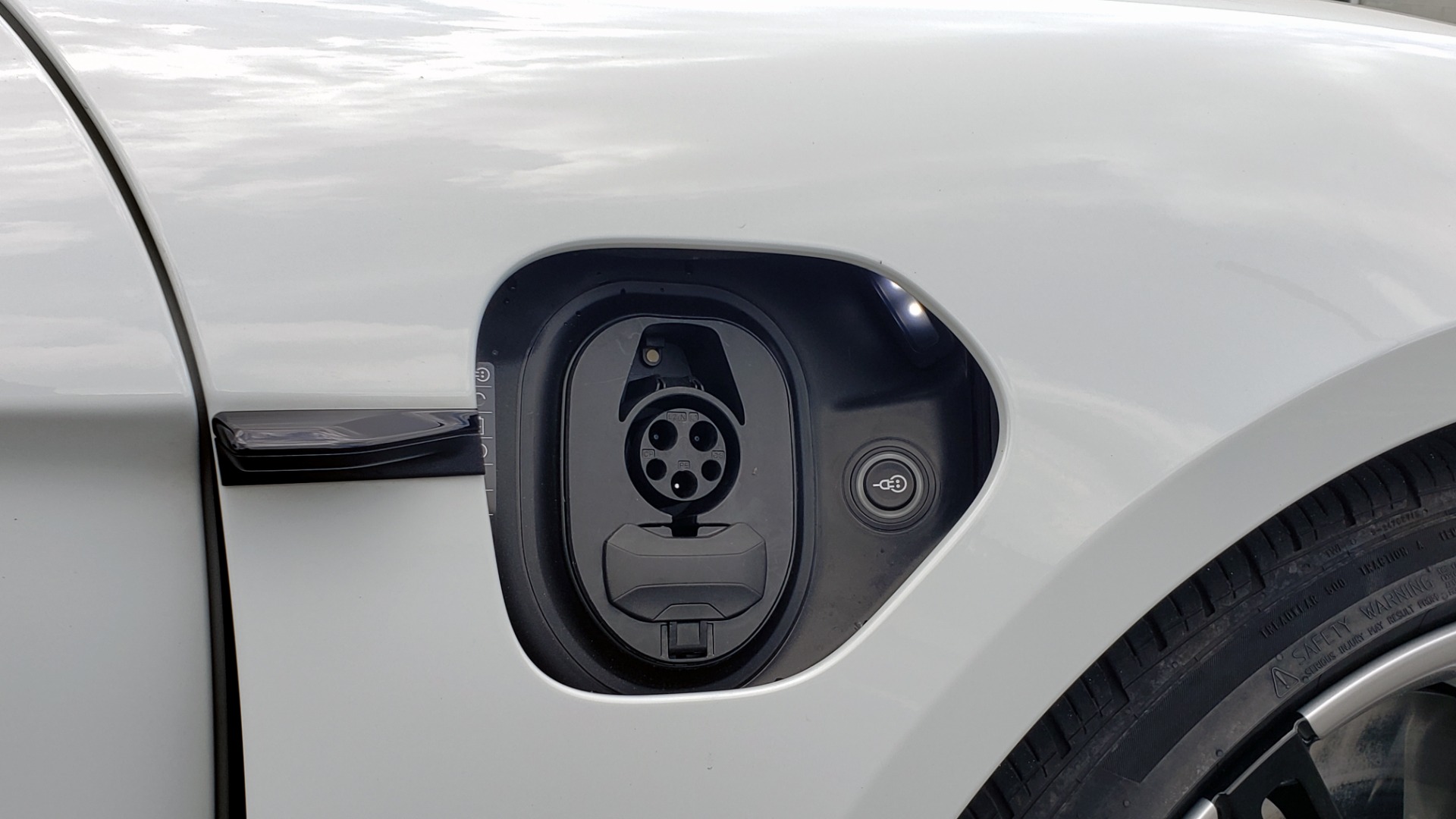 Used 2020 Porsche Taycan 4S for sale Call for price at Formula Imports in Charlotte NC 28227 19
