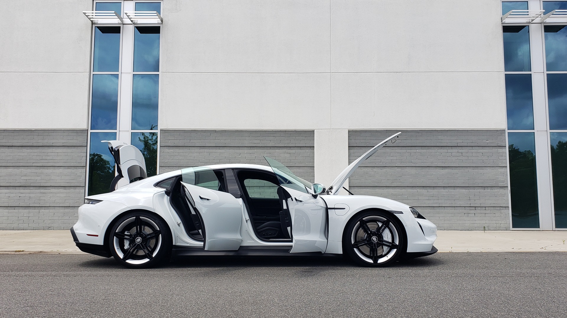 Used 2020 Porsche TAYCAN 4S / 93.4KWH / NAV / PANO-ROOF / SPORT CHRONO / BOSE / CAMERA for sale Sold at Formula Imports in Charlotte NC 28227 20