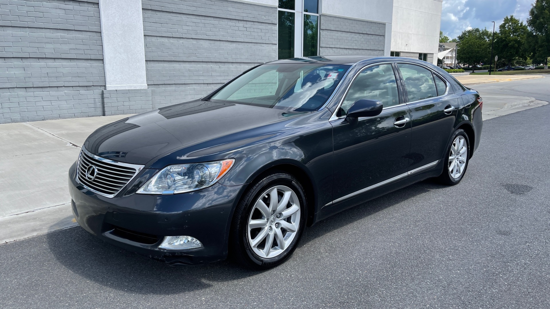 Used 2007 Lexus LS 460 SEDAN / COMFORT PKG / NAVIGATION / MARK LEVINSON / REARVIEW for sale Sold at Formula Imports in Charlotte NC 28227 3