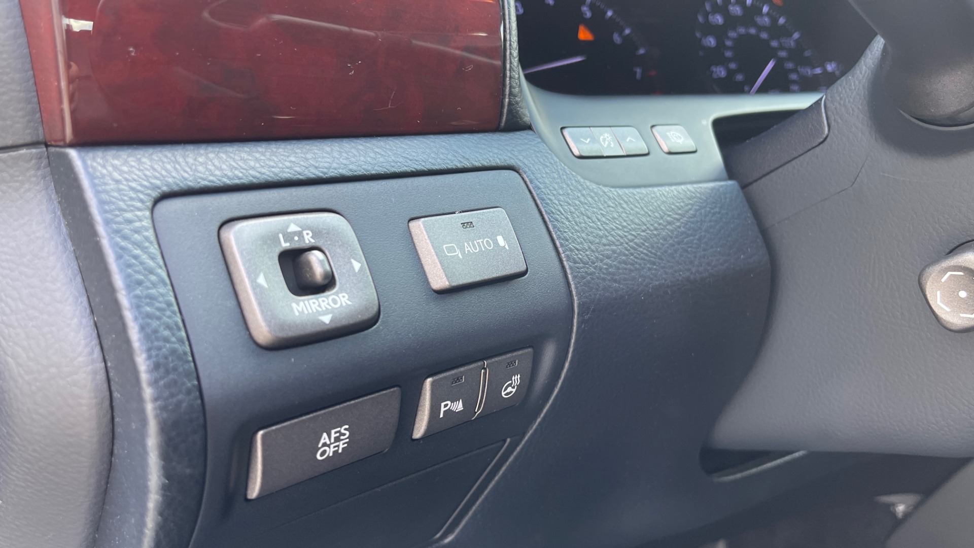 Used 2007 Lexus LS 460 SEDAN / COMFORT PKG / NAVIGATION / MARK LEVINSON / REARVIEW for sale Sold at Formula Imports in Charlotte NC 28227 32