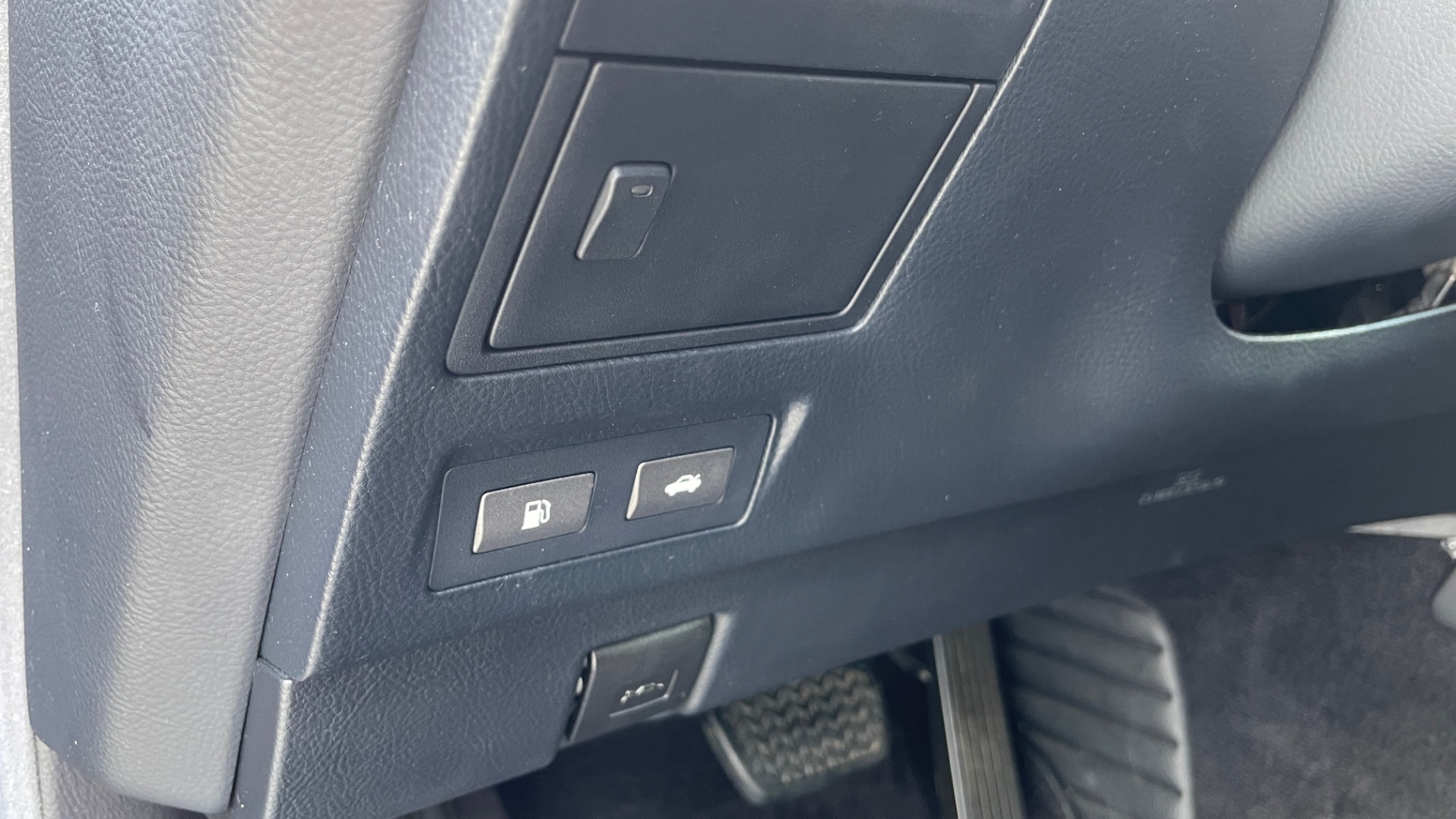 Used 2007 Lexus LS 460 SEDAN / COMFORT PKG / NAVIGATION / MARK LEVINSON / REARVIEW for sale Sold at Formula Imports in Charlotte NC 28227 33