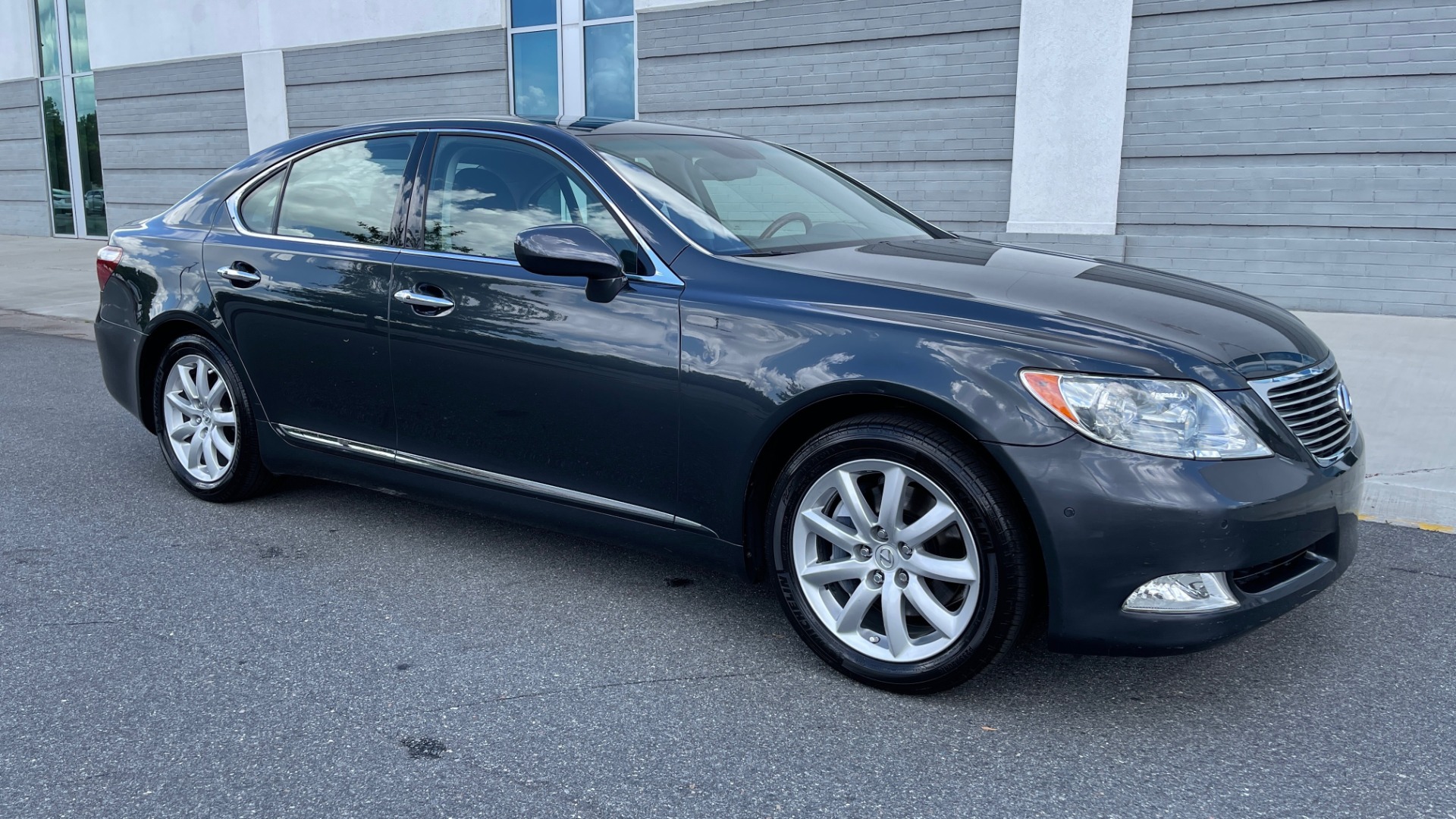 Used 2007 Lexus LS 460 SEDAN / COMFORT PKG / NAVIGATION / MARK LEVINSON / REARVIEW for sale Sold at Formula Imports in Charlotte NC 28227 6