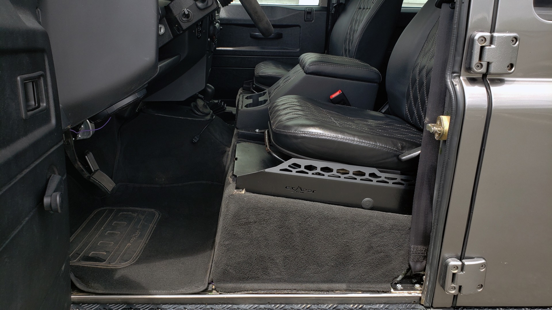 Used 1988 Land Rover DEFENDER 110 CUSTOM 4X4 / LS V8 / PUSH BUTTON AUTO / LEATHER / ROOF RACK for sale Sold at Formula Imports in Charlotte NC 28227 10