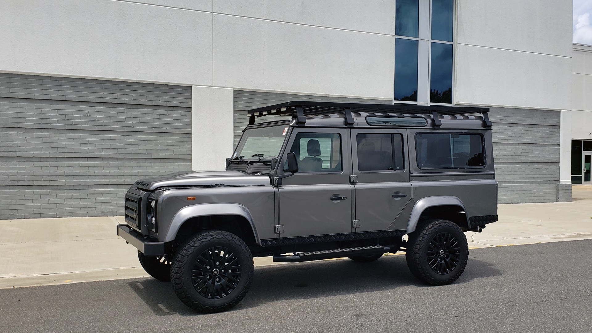 Used 1988 Land Rover DEFENDER 110 CUSTOM 4X4 / LS V8 / PUSH BUTTON AUTO / LEATHER / ROOF RACK for sale Sold at Formula Imports in Charlotte NC 28227 2