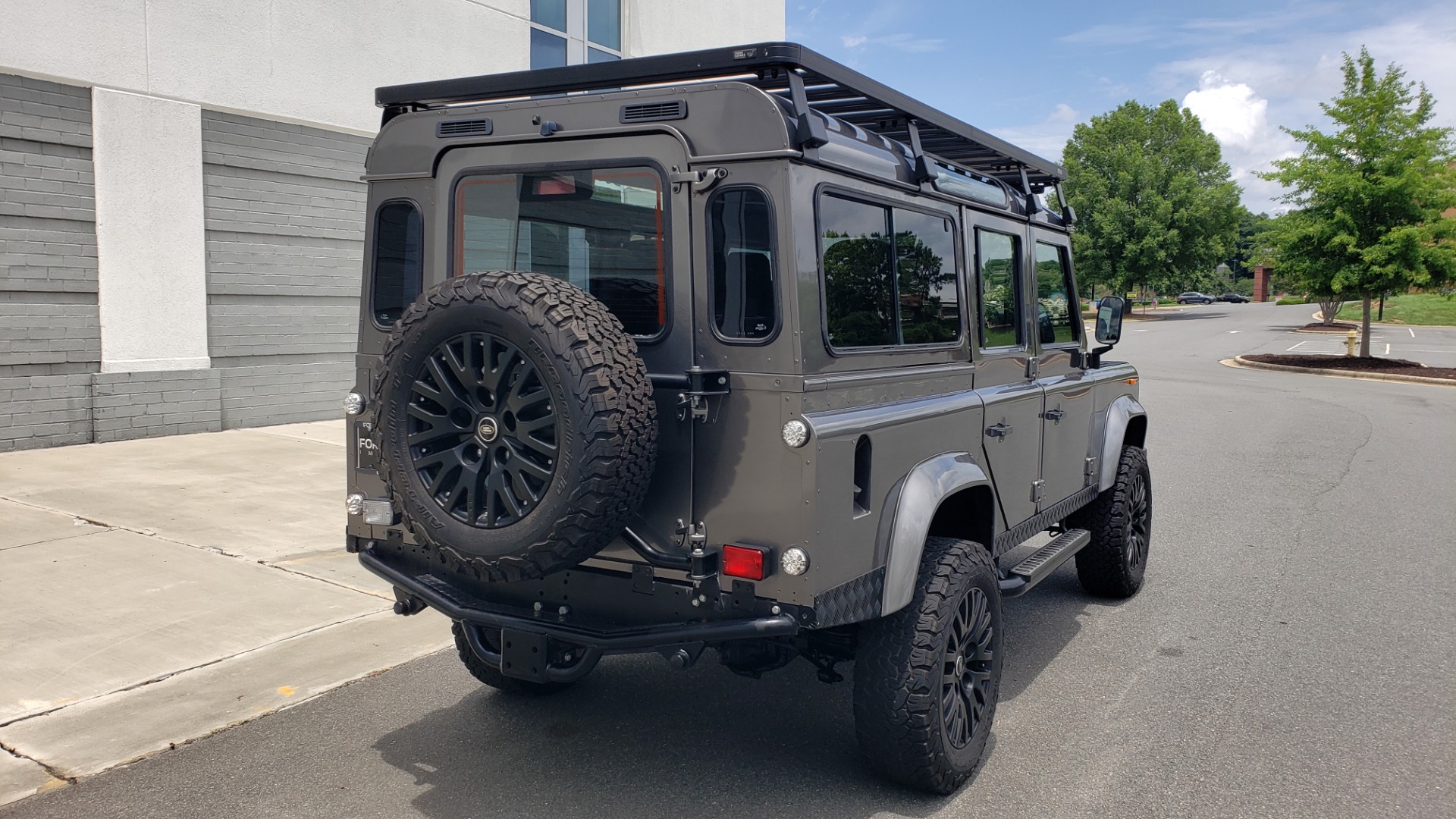Used 1988 Land Rover DEFENDER 110 CUSTOM 4X4 / LS V8 / PUSH BUTTON AUTO / LEATHER / ROOF RACK for sale Sold at Formula Imports in Charlotte NC 28227 20