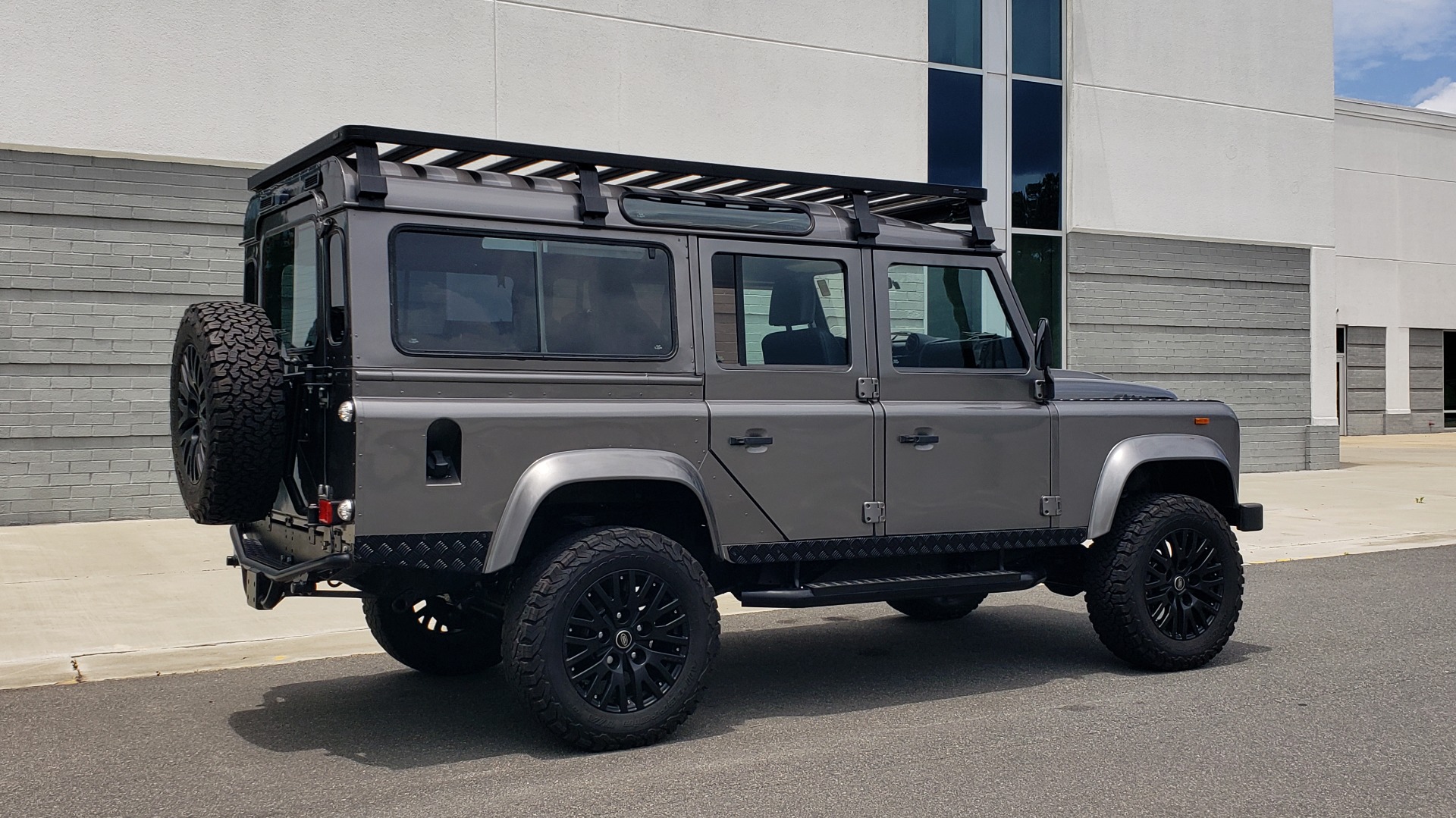 Used 1988 Land Rover DEFENDER 110 CUSTOM 4X4 / LS V8 / PUSH BUTTON AUTO / LEATHER / ROOF RACK for sale Sold at Formula Imports in Charlotte NC 28227 21