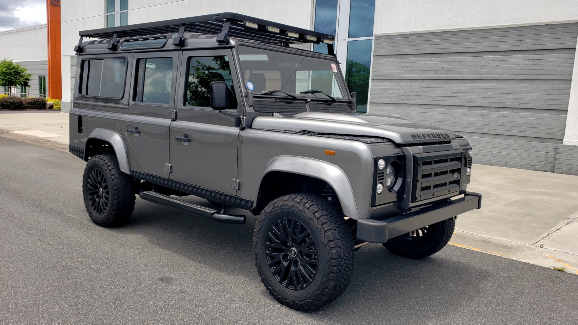 Used 1988 Land Rover DEFENDER 110 CUSTOM 4X4 / LS V8 / PUSH BUTTON AUTO / LEATHER / ROOF RACK for sale Sold at Formula Imports in Charlotte NC 28227 23