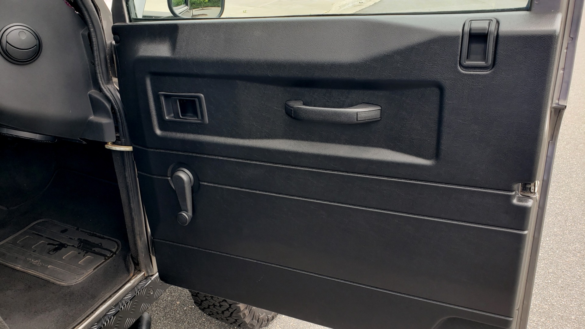 Used 1988 Land Rover DEFENDER 110 CUSTOM 4X4 / LS V8 / PUSH BUTTON AUTO / LEATHER / ROOF RACK for sale Sold at Formula Imports in Charlotte NC 28227 28