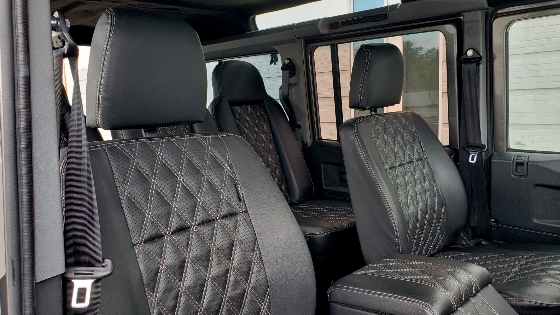 Used 1988 Land Rover DEFENDER 110 CUSTOM 4X4 / LS V8 / PUSH BUTTON AUTO / LEATHER / ROOF RACK for sale Sold at Formula Imports in Charlotte NC 28227 30