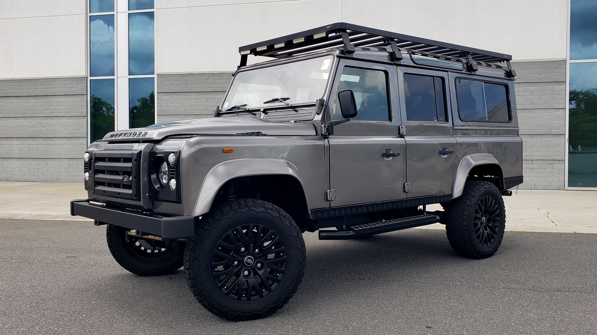 Used 1988 Land Rover DEFENDER 110 CUSTOM 4X4 / LS V8 / PUSH BUTTON AUTO / LEATHER / ROOF RACK for sale Sold at Formula Imports in Charlotte NC 28227 38