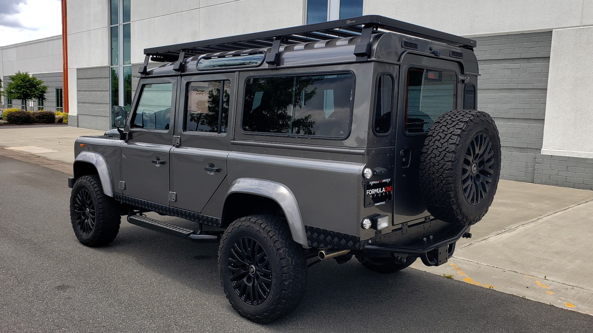 Used 1988 Land Rover DEFENDER 110 CUSTOM 4X4 / LS V8 / PUSH BUTTON AUTO / LEATHER / ROOF RACK for sale Sold at Formula Imports in Charlotte NC 28227 4